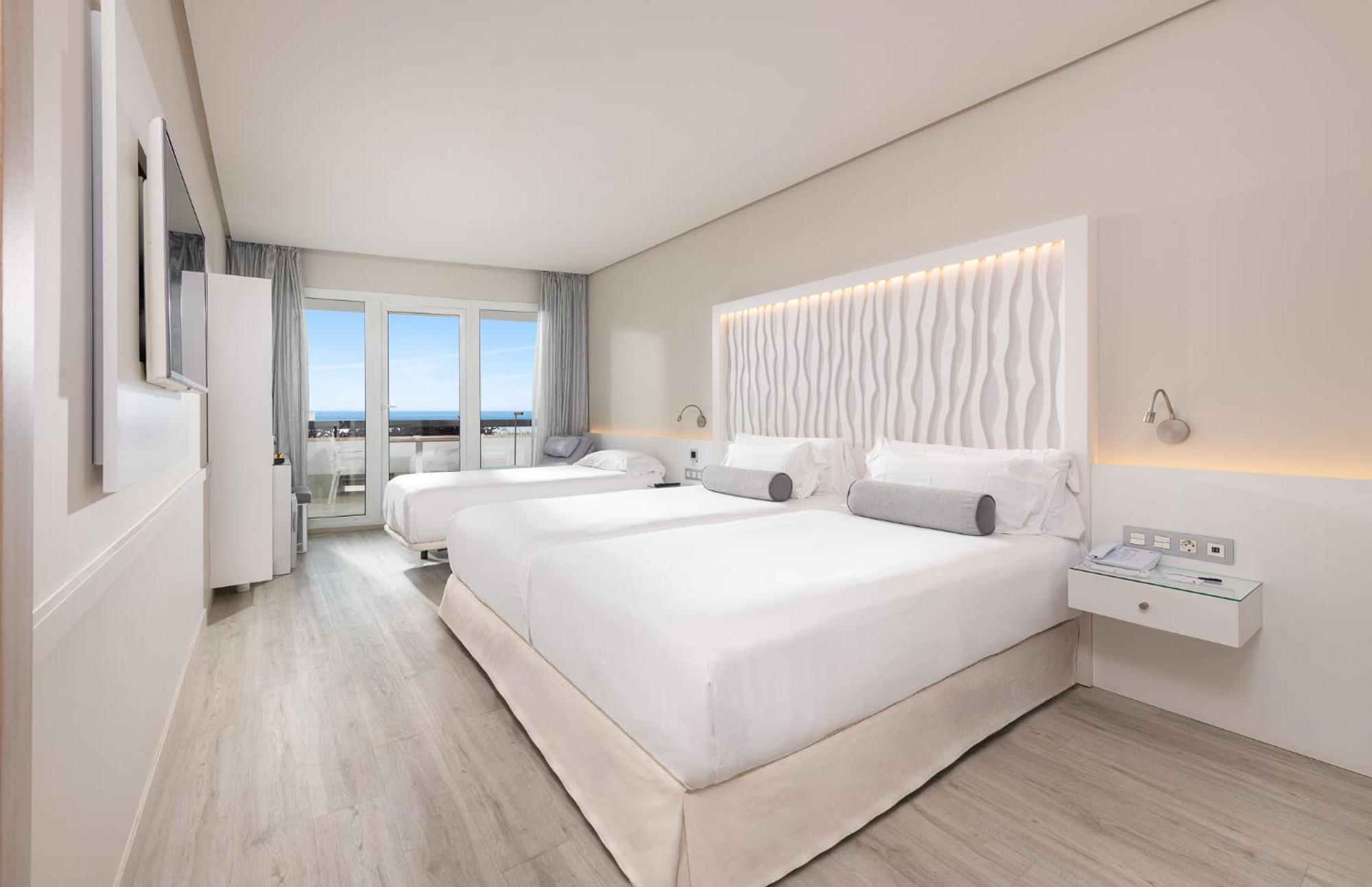 Keep the secret Extra Bed Side Sea View