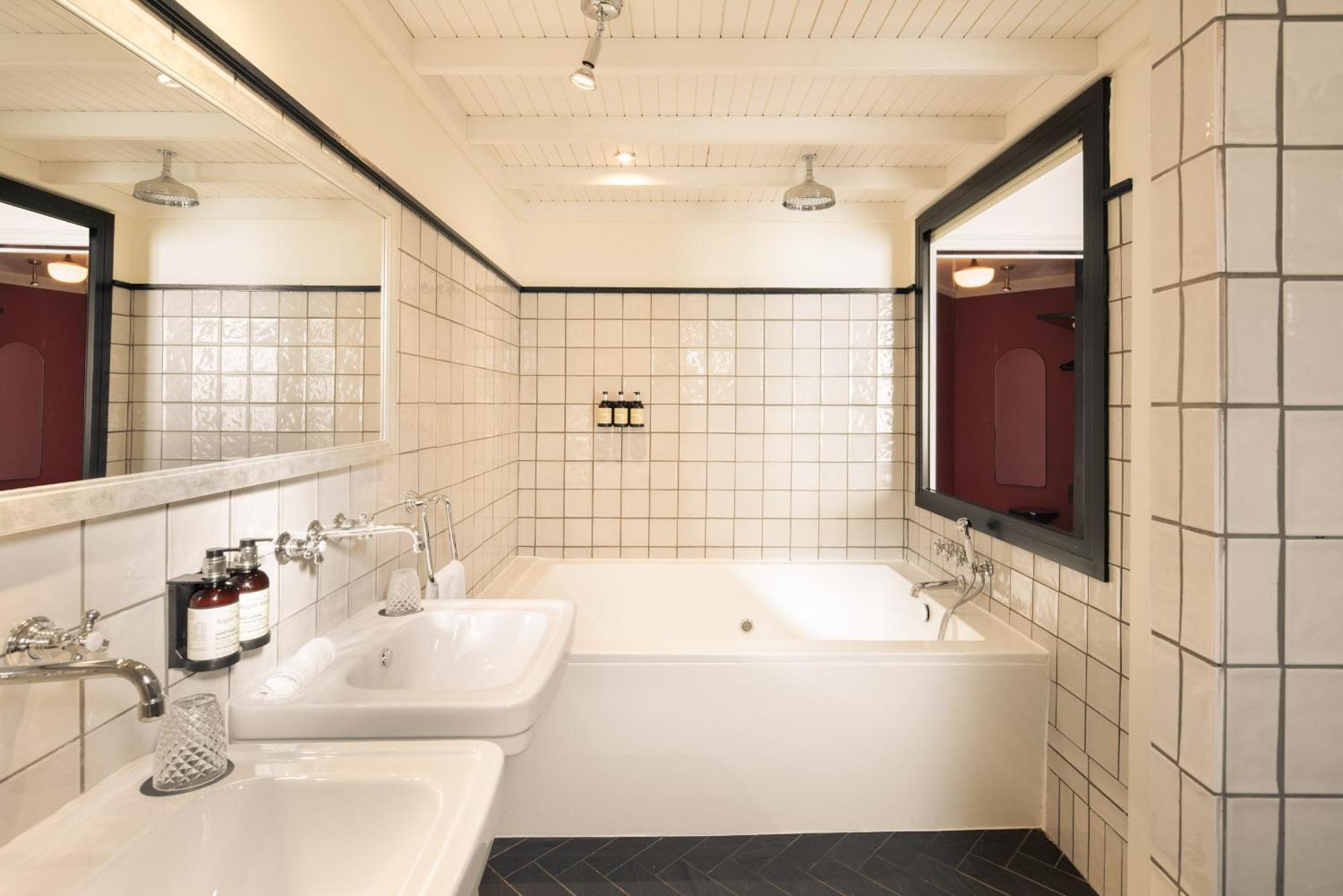 Suite Junior Hot Tub