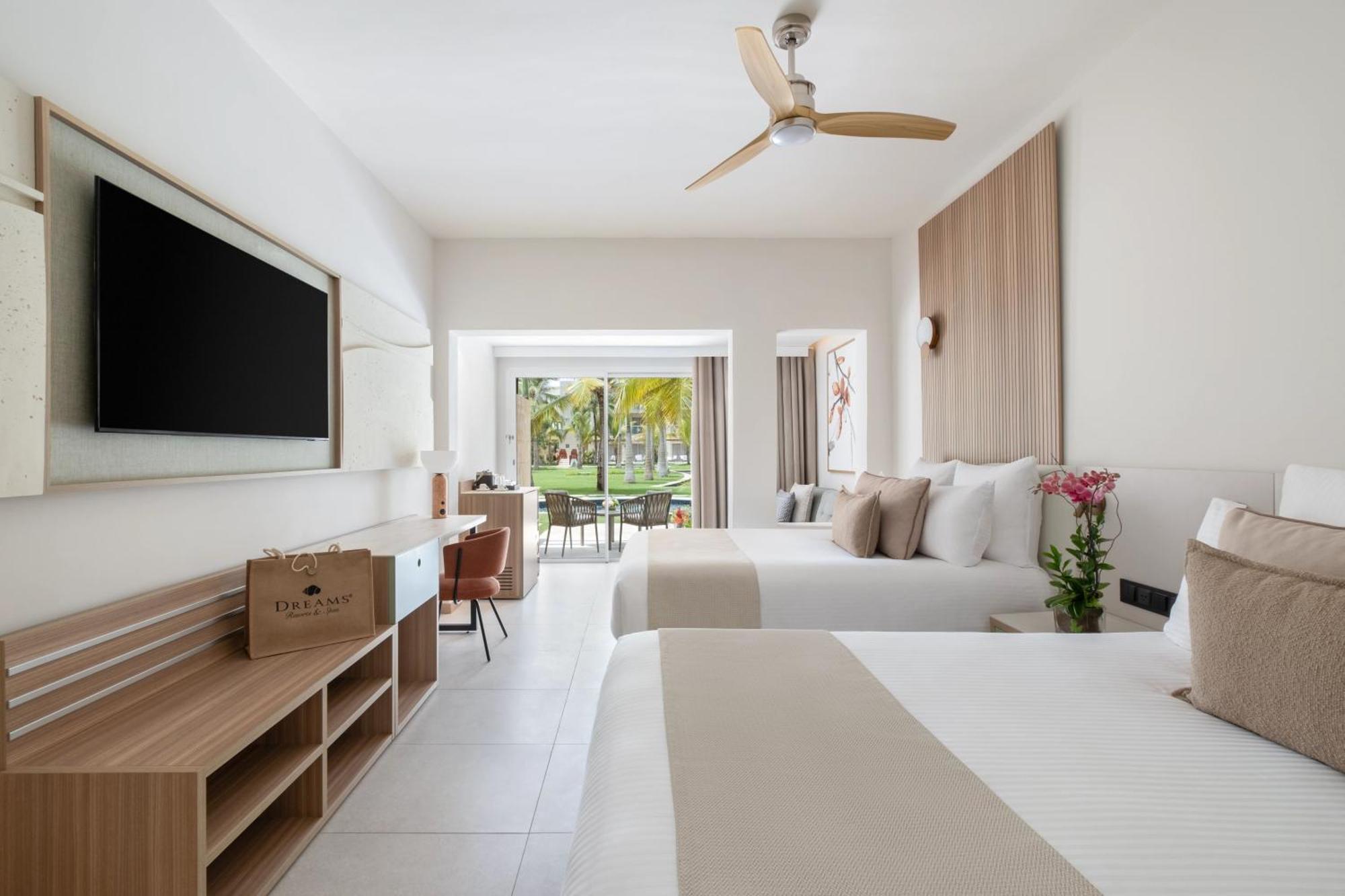 Preferred Club Family Junior Suite Pool Terrace