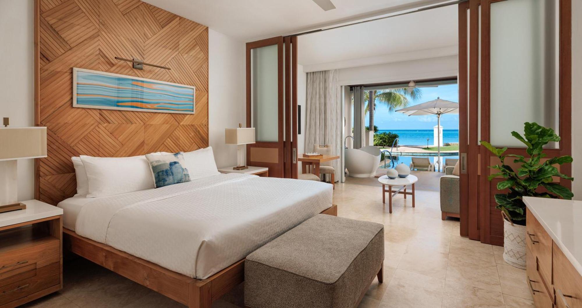 Beachfront Swim-up Super Luxe One-Bedroom Butler Suite w/ Patio Tranquility Soaking Tub
