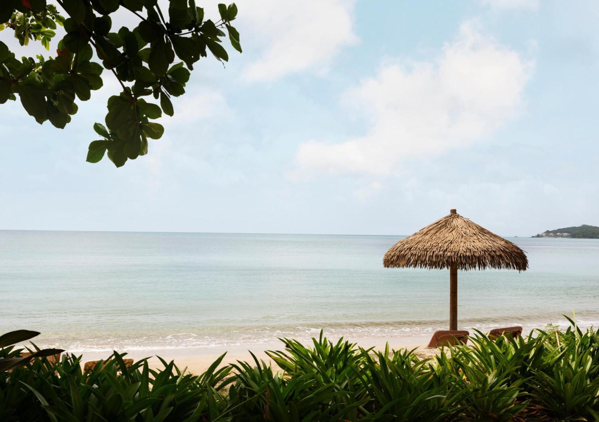 Beachfront Crystal Lagoon Swim-up Butler Room w/ Patio Tranquility Soaking Tub