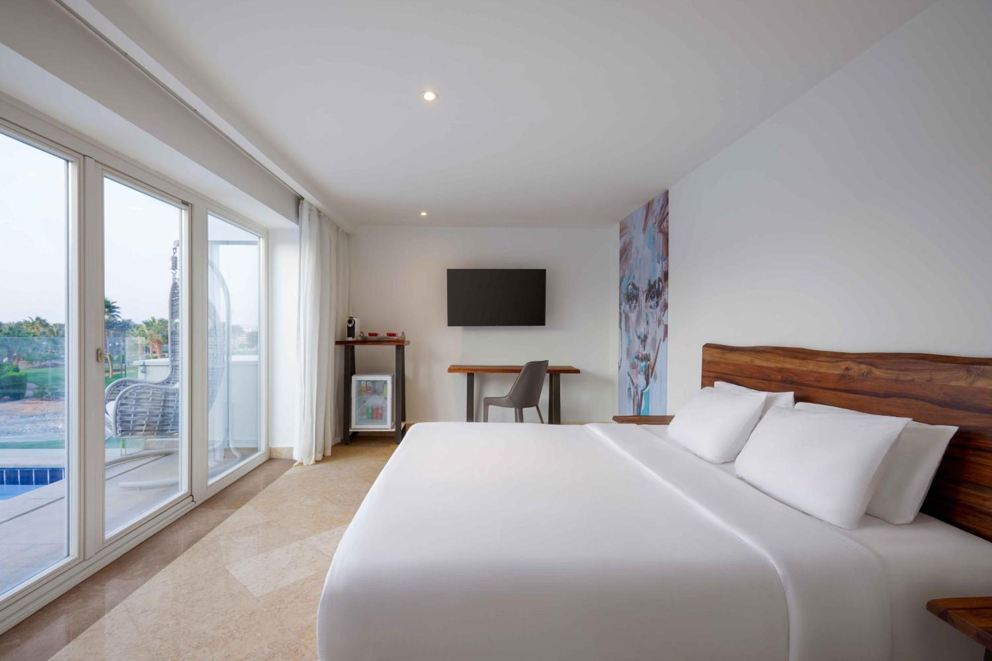 Golf Suite Private Rooftop Pool