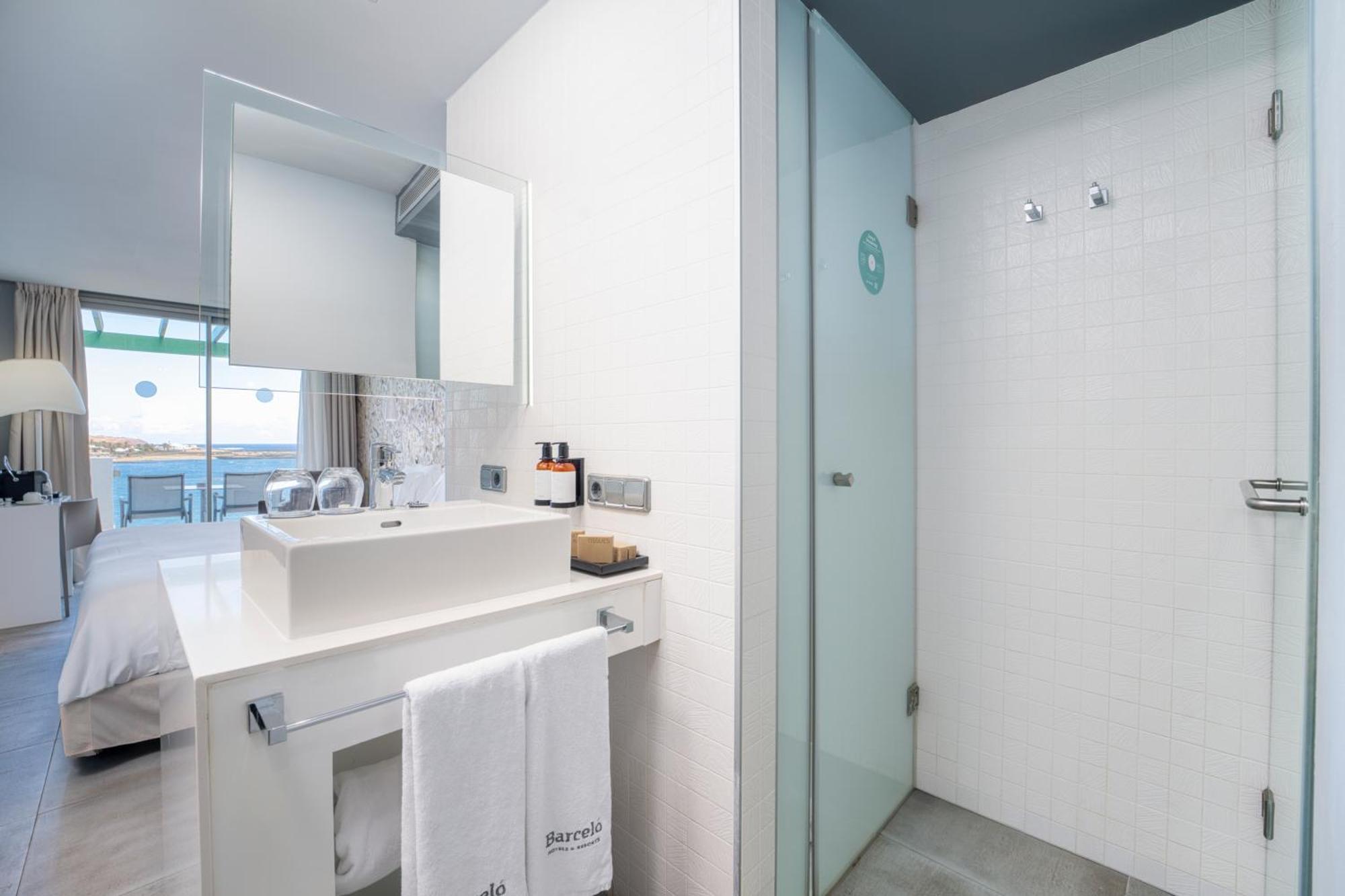 Deluxe Double Room with Balcony and Sea View,1651728872:JPEG