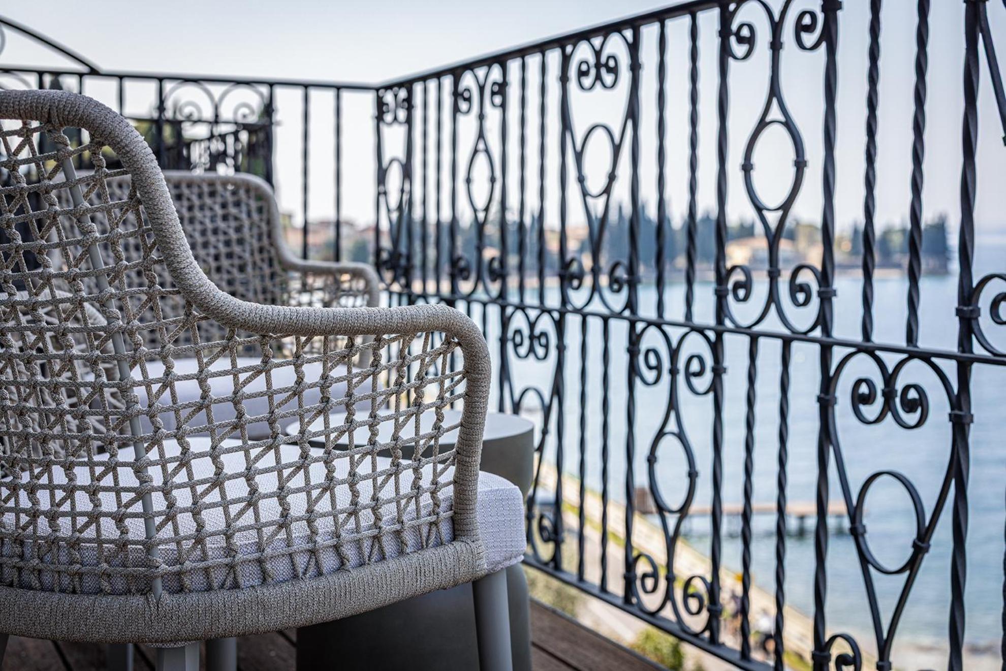 Deluxe Junior Suite mit Terrasse und Seeblick