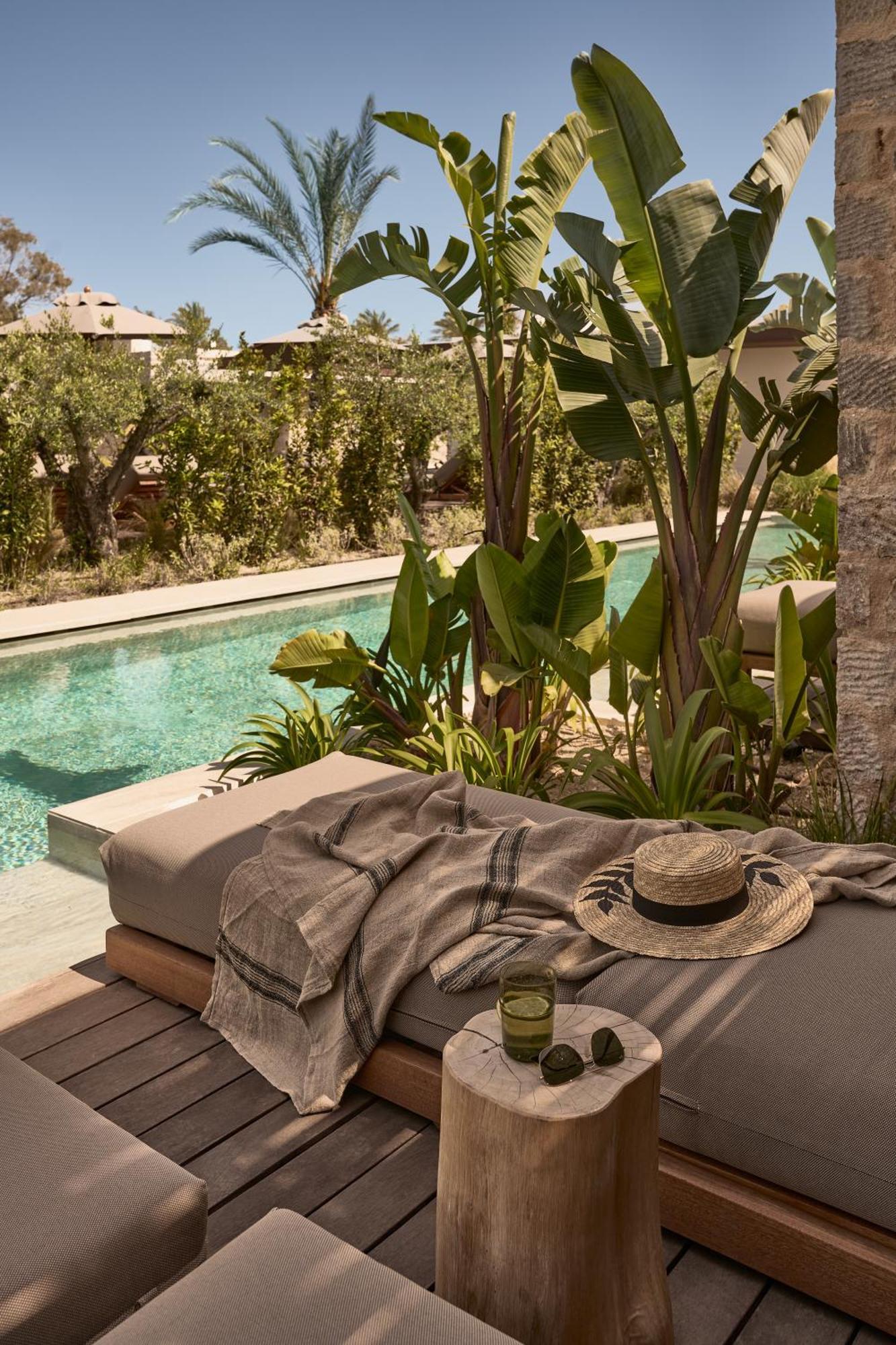 Swim-Up Suite