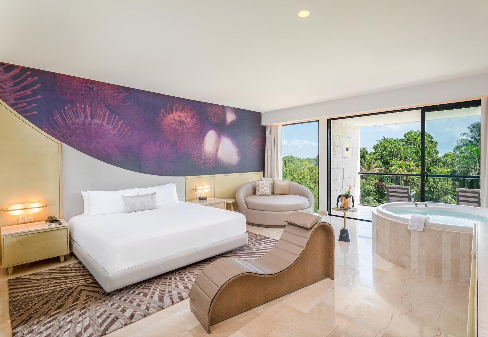 Seductive Tropical View Jacuzzi Suite