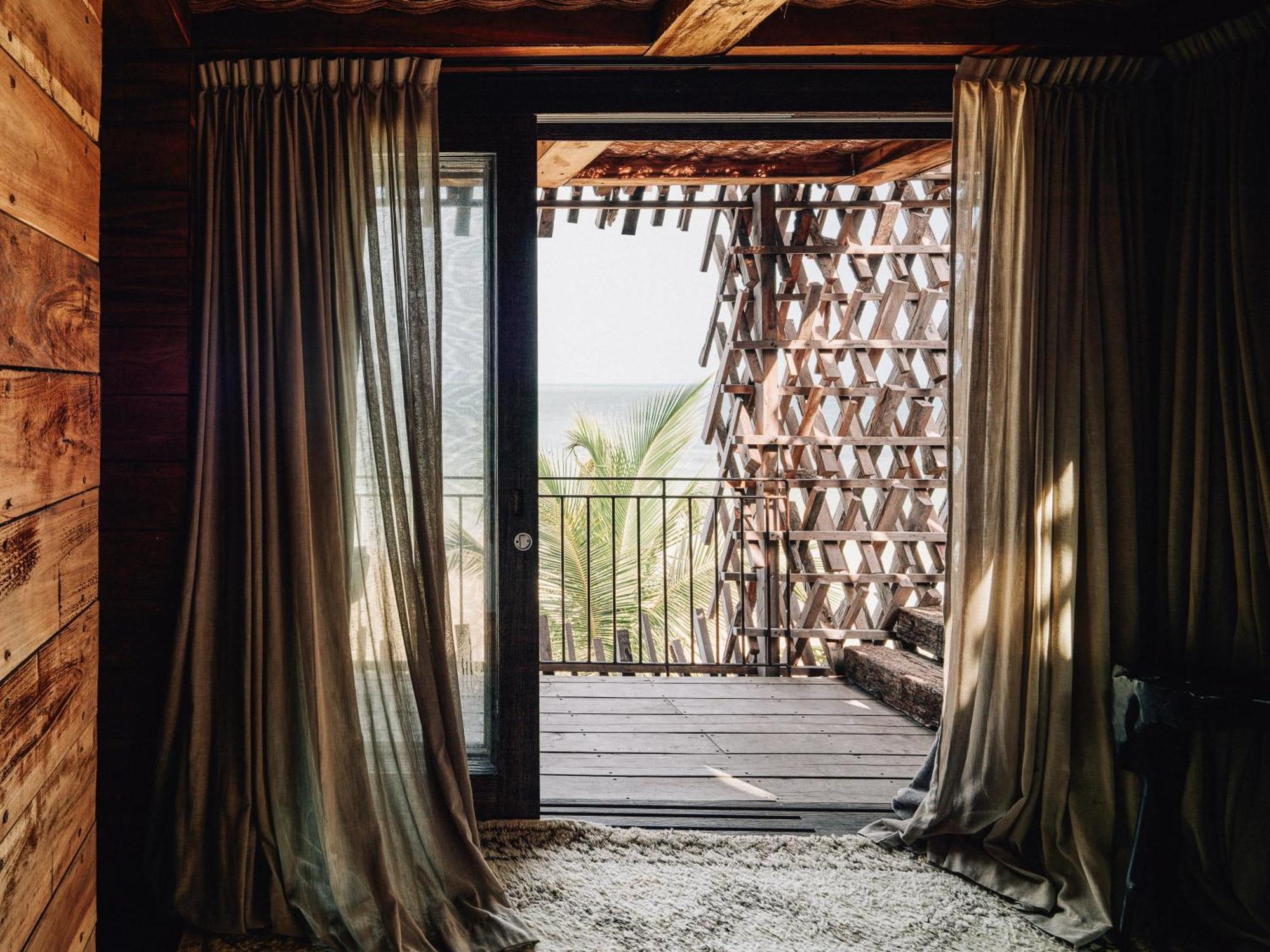 Beachfront Treehouse
