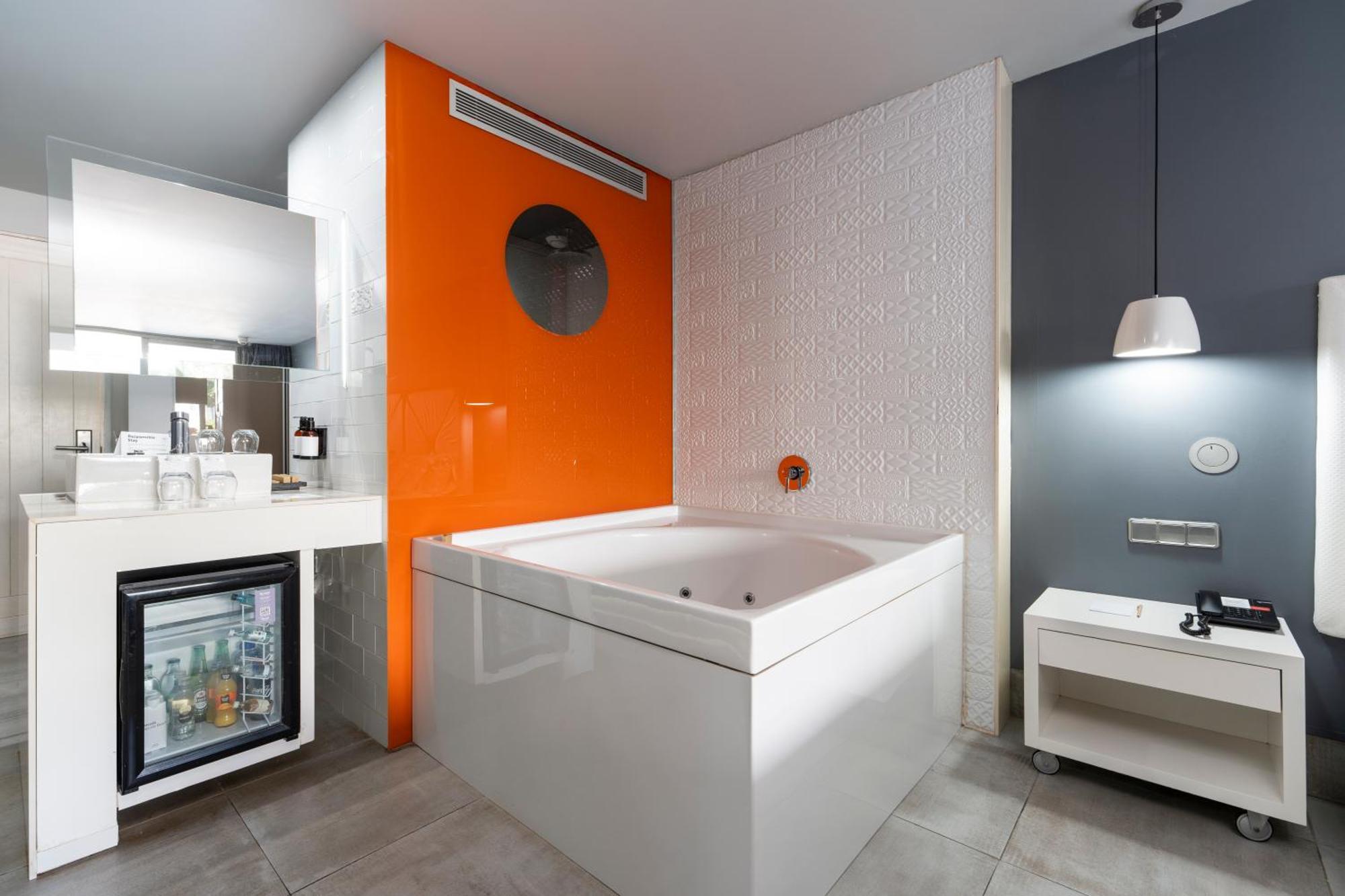 Deluxe Double or Twin Room with Sea View and Spa Bath