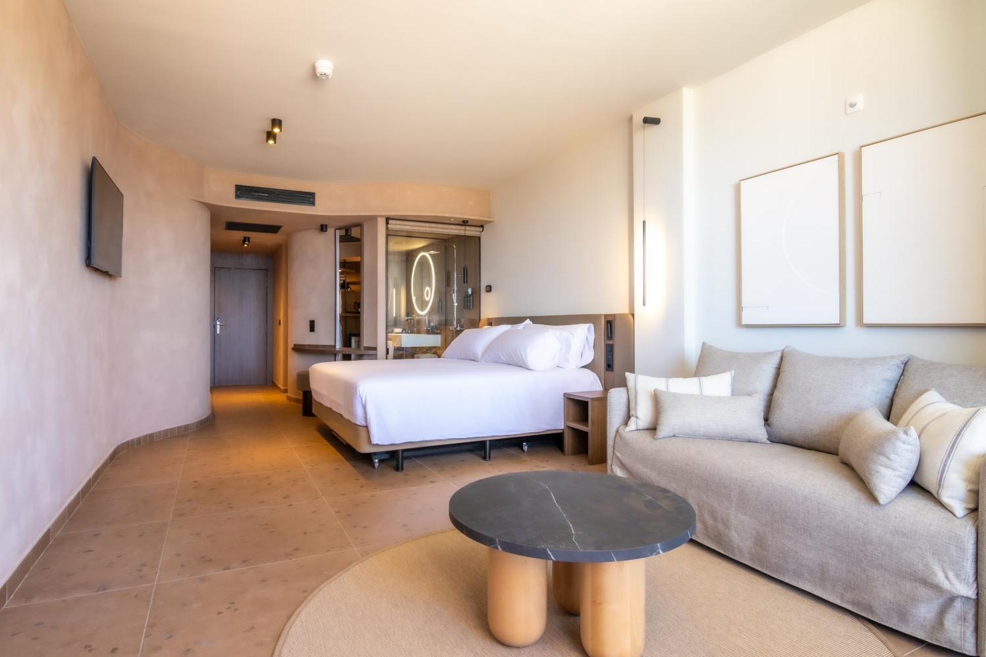 Junior Suite Deluxe Side Sea View (1 Adult)