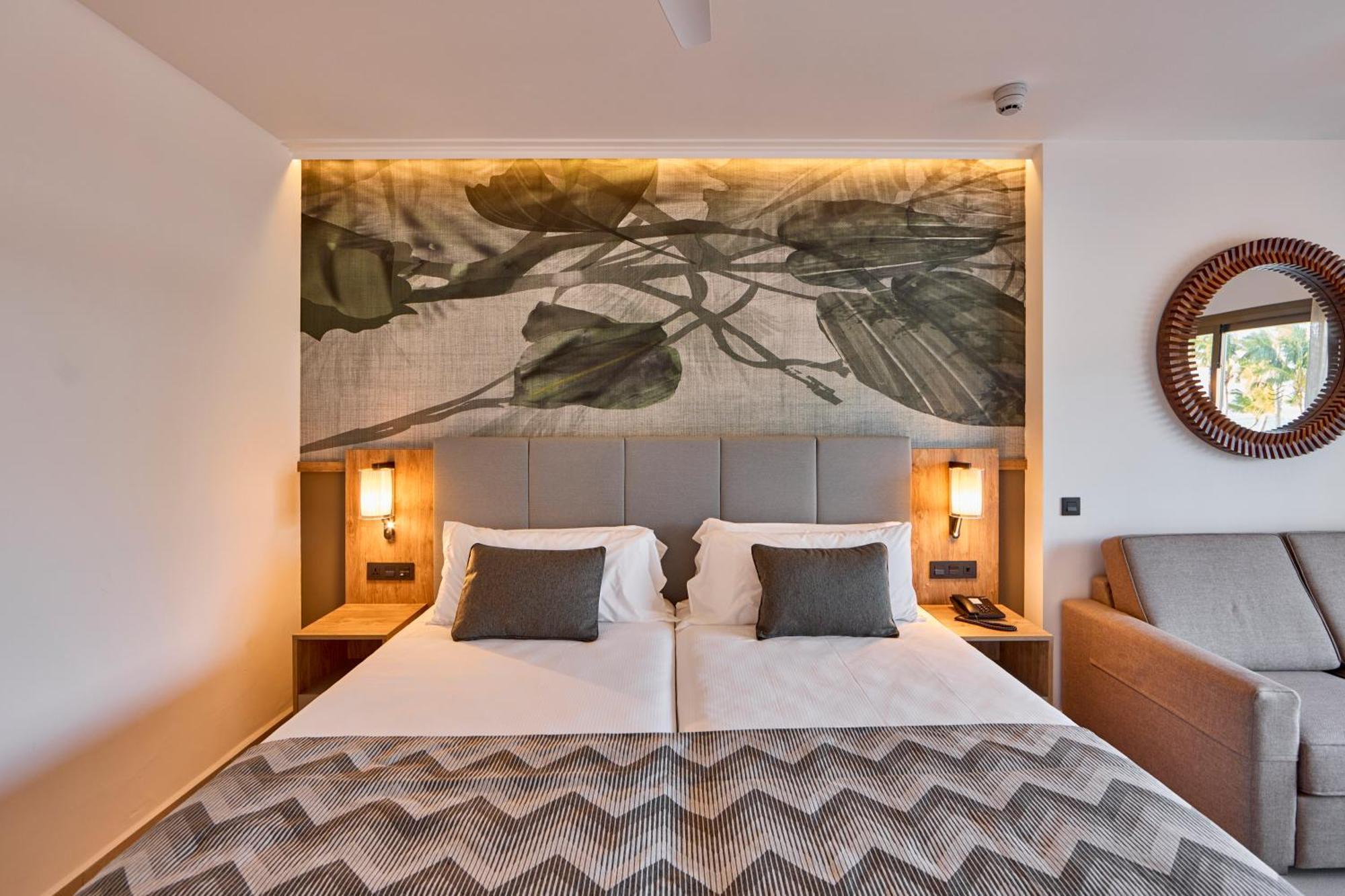 Suite Junior con vistas laterales al mar