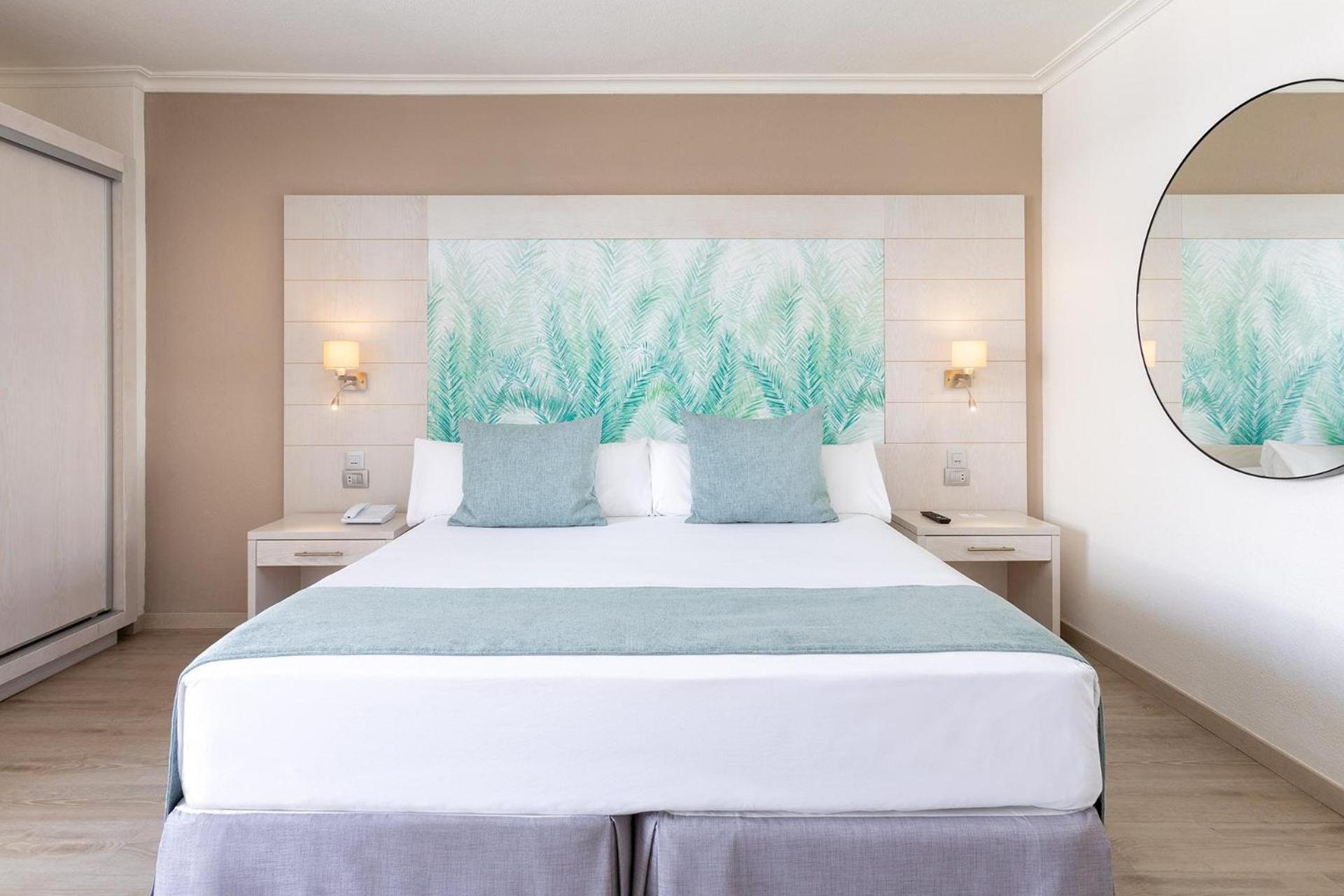 Deluxe Room,1742622777:JPEG