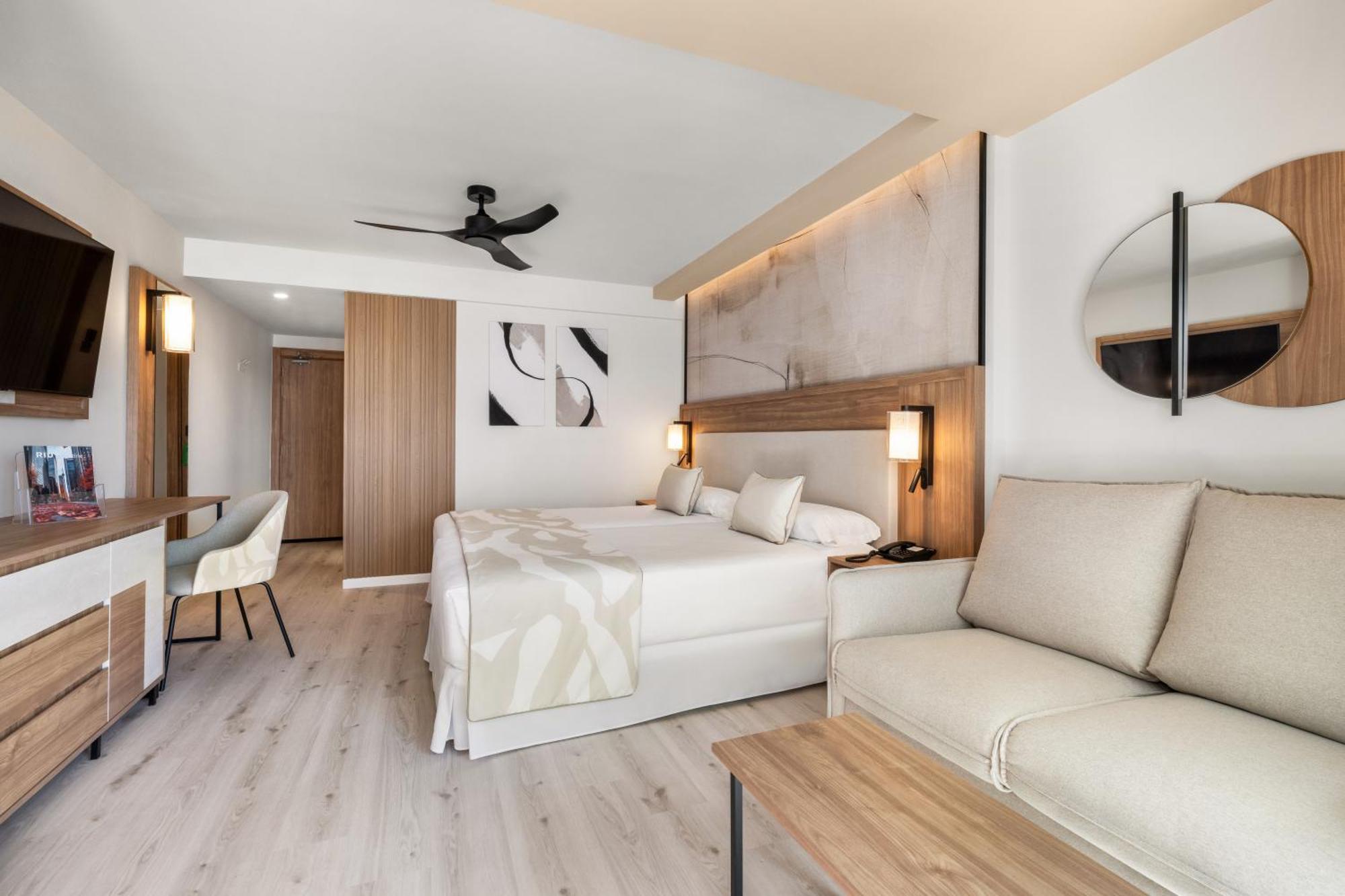 Double Room with Balcony and Side Sea View