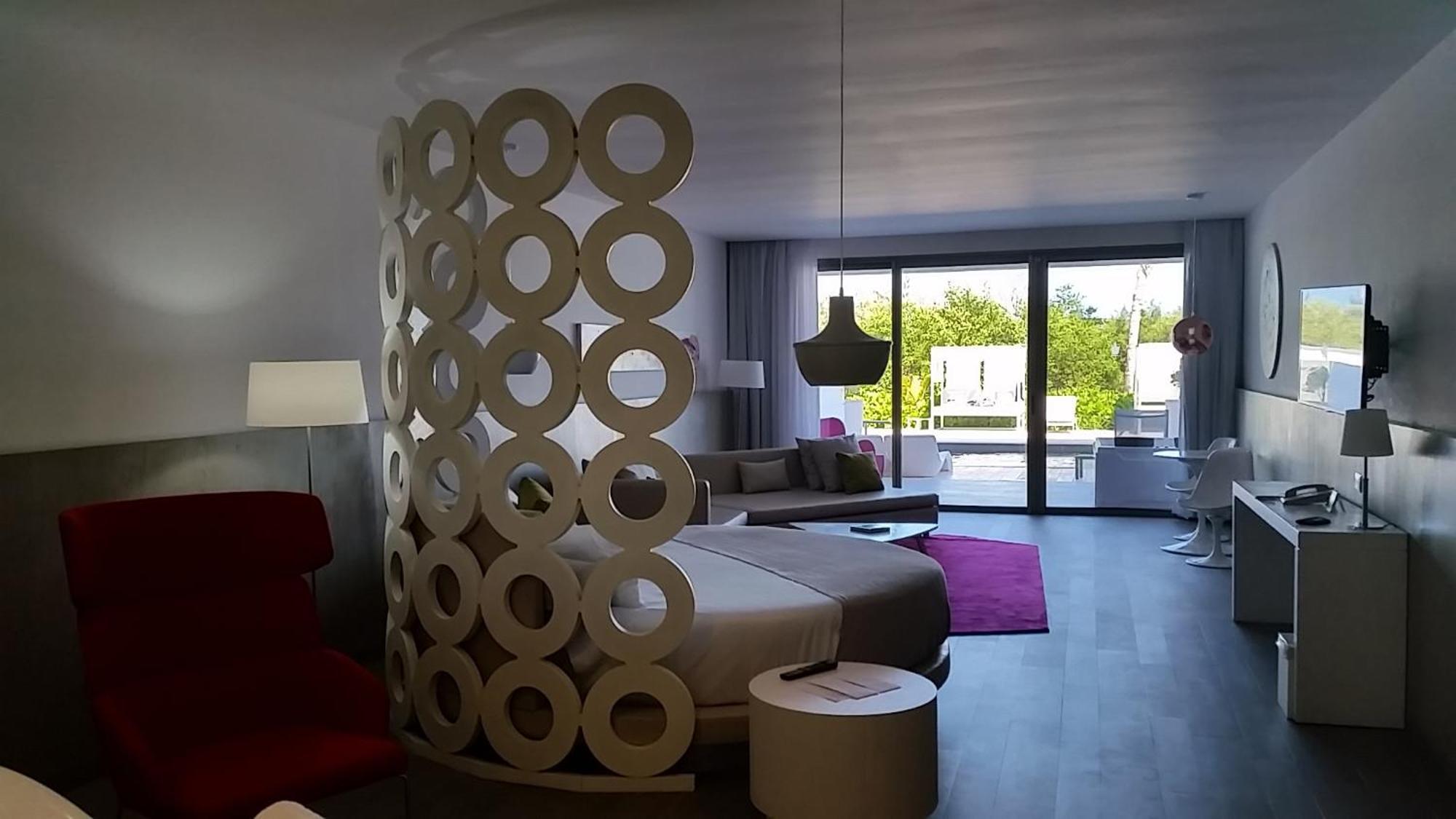 Honeymoon Suite Swimout Adults over 18 years old only