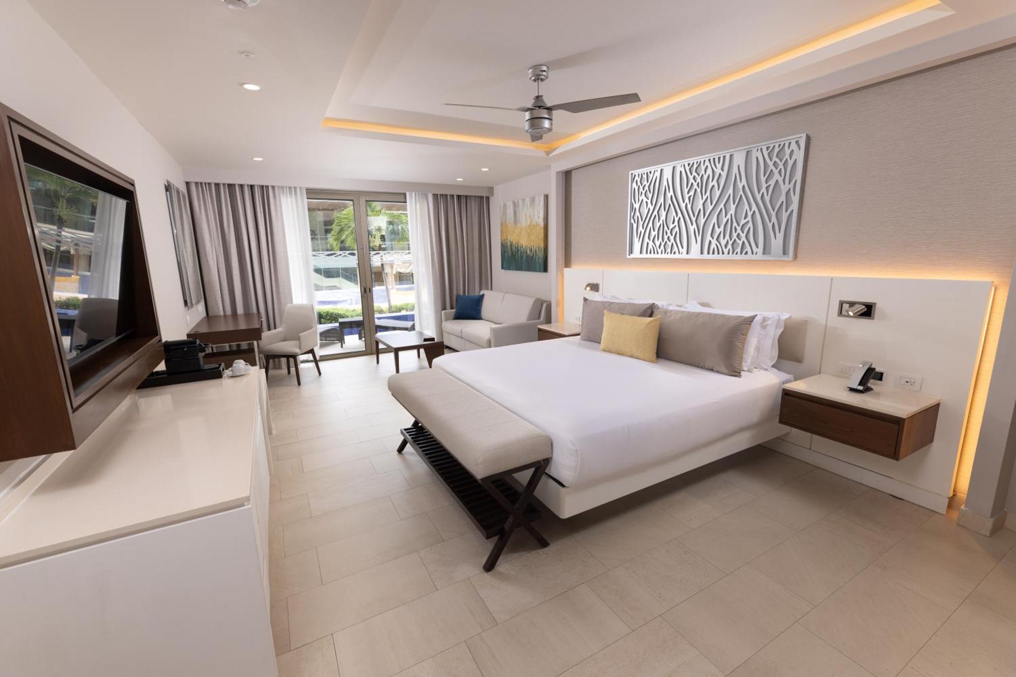 Luxury Junior Suite Swim Out