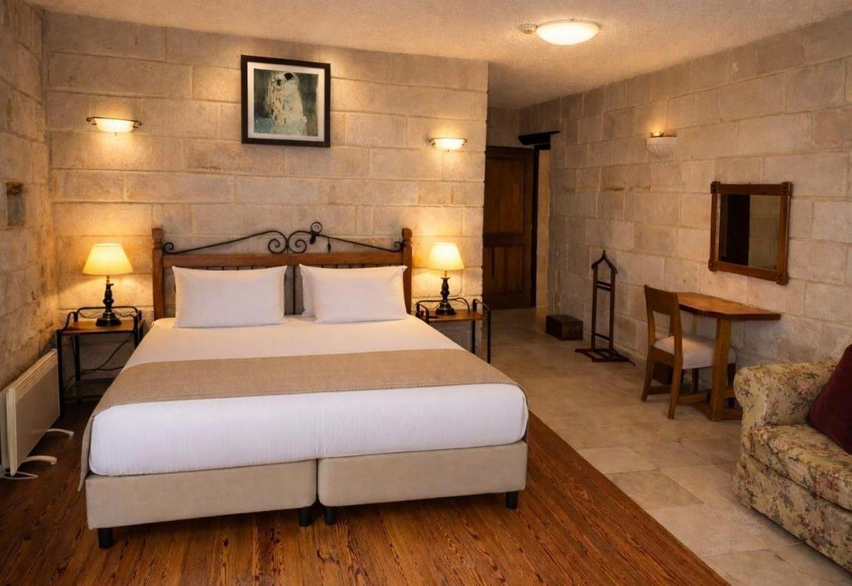 Deluxe Double Room with Castle View