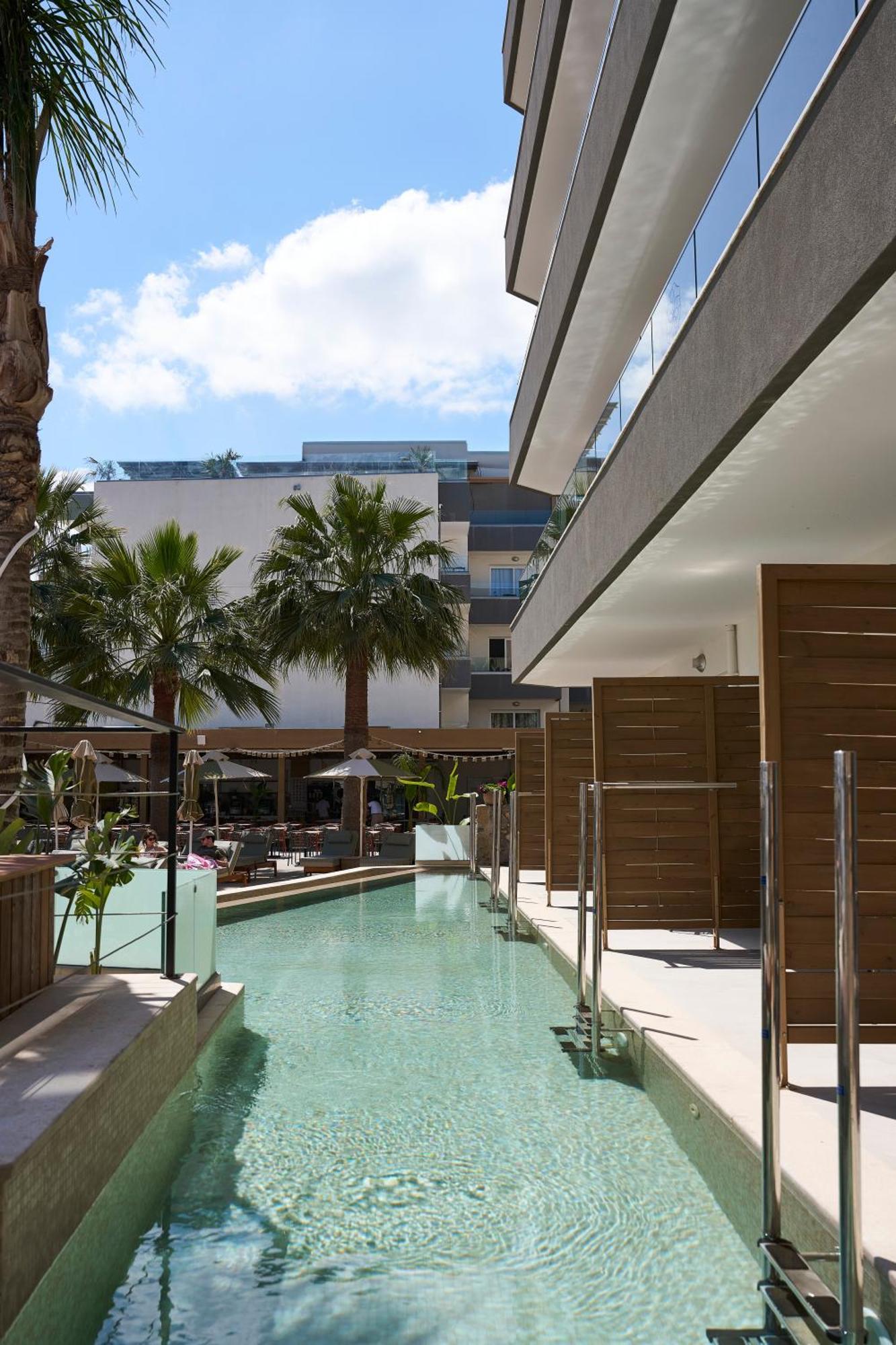 Premium Room Swim-Up