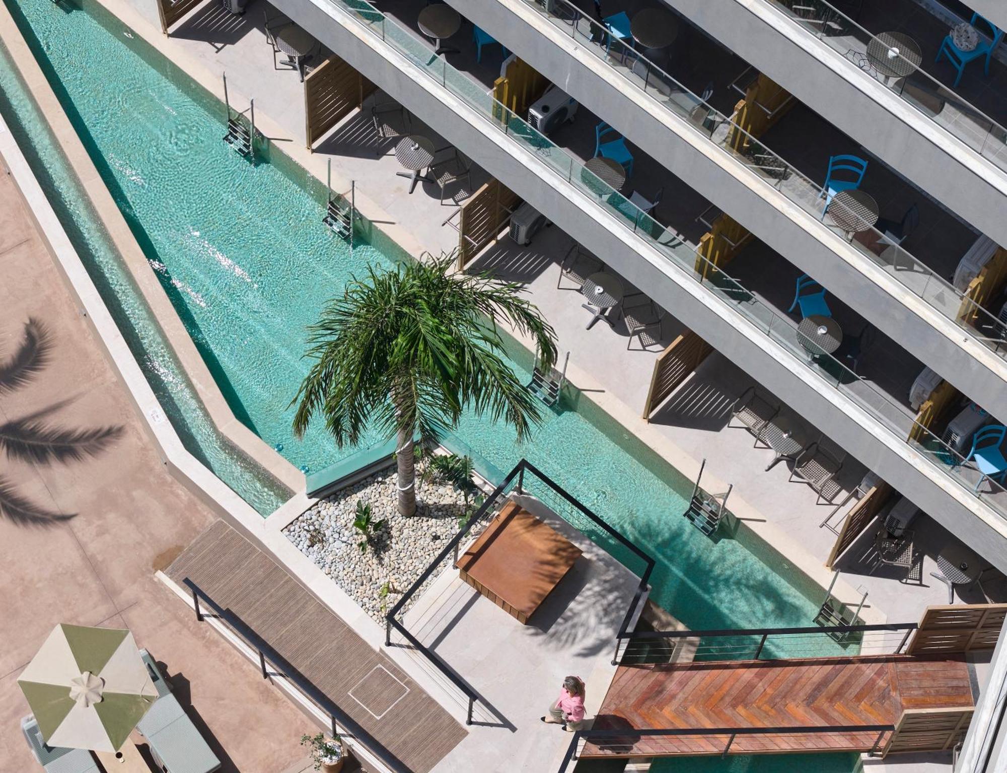 Premium Room Swim-Up