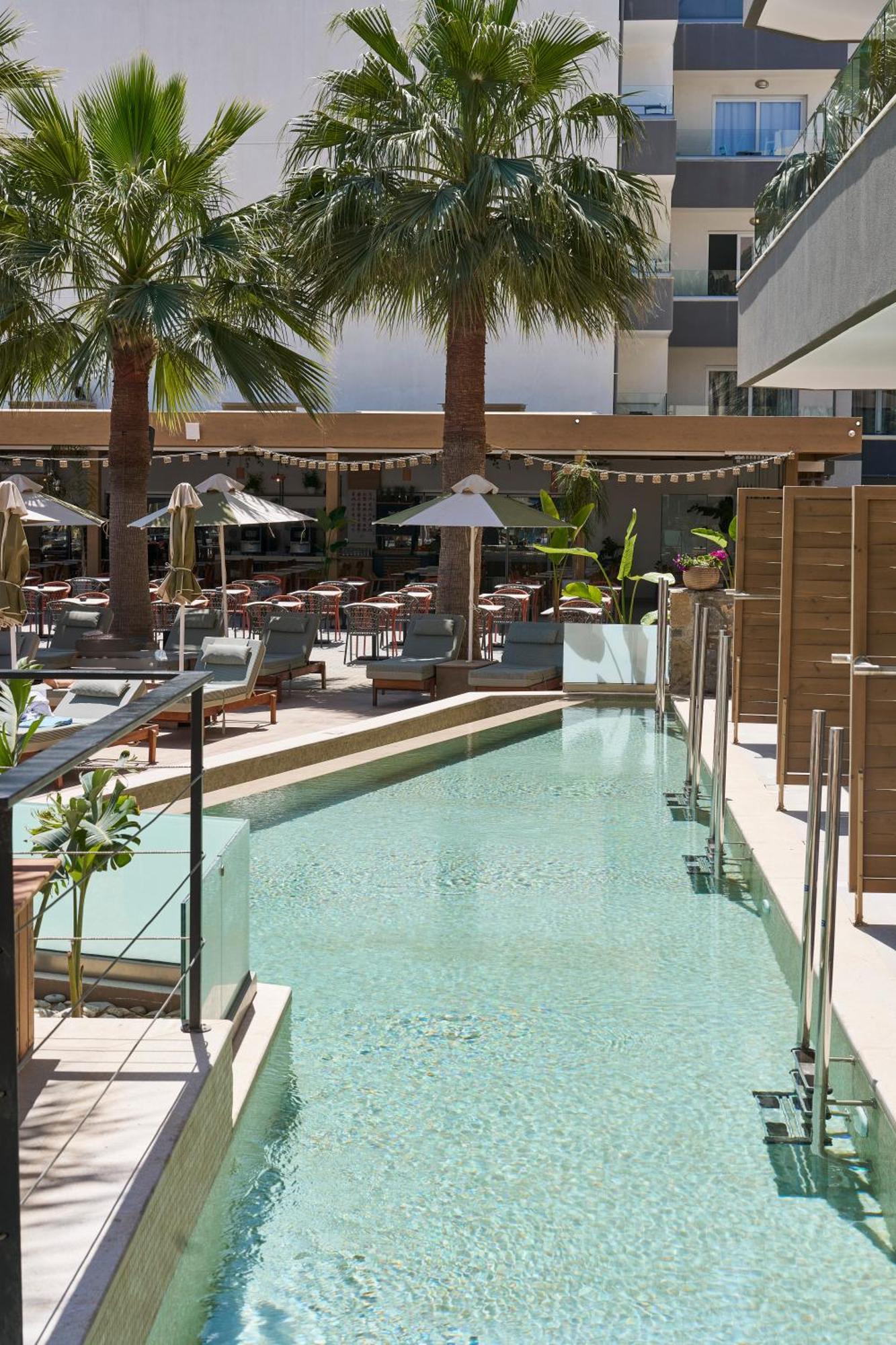 Premium Room Swim-Up