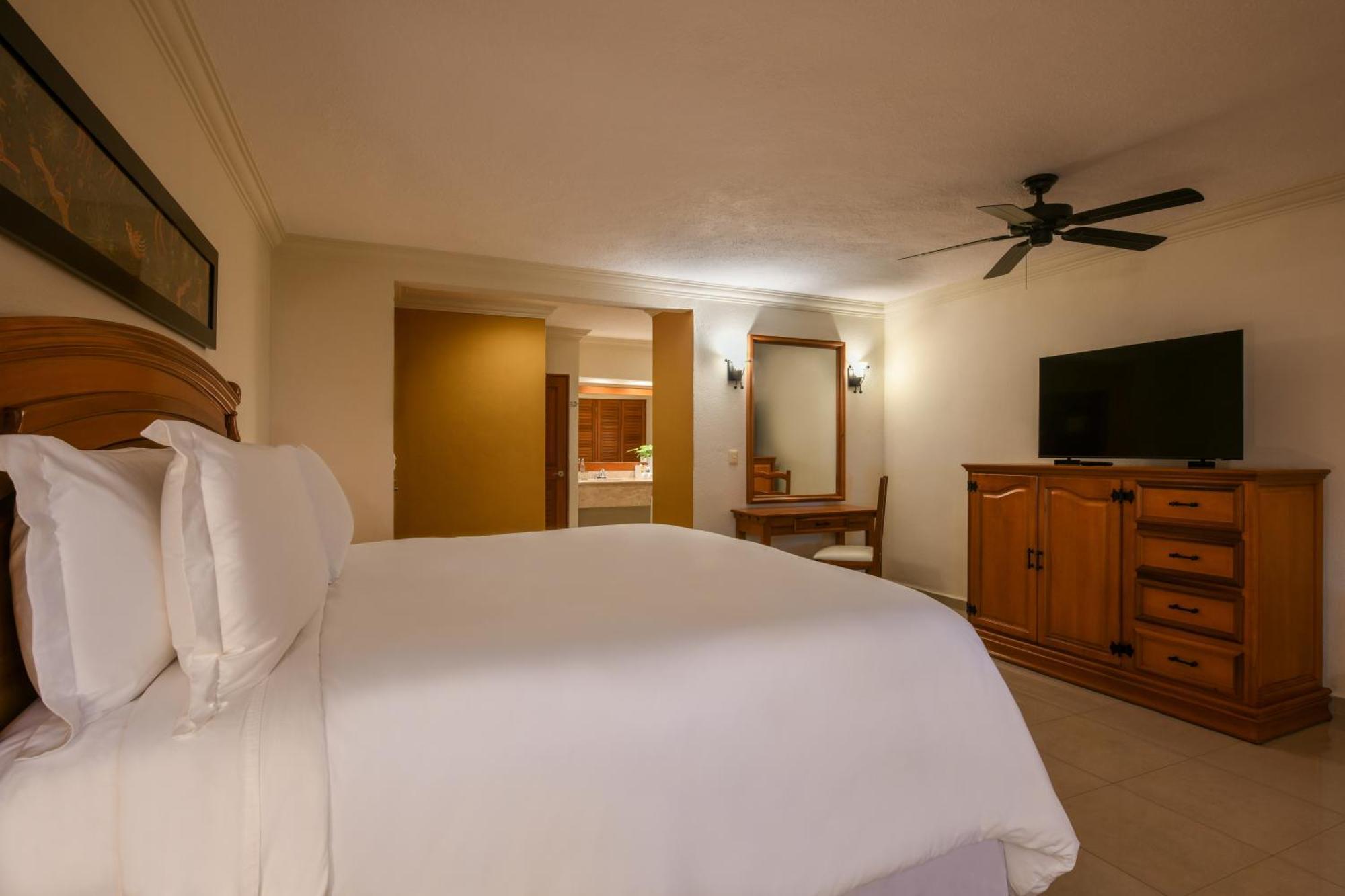 Royal Retreat Beachfront Suite,1766179057:JPEG