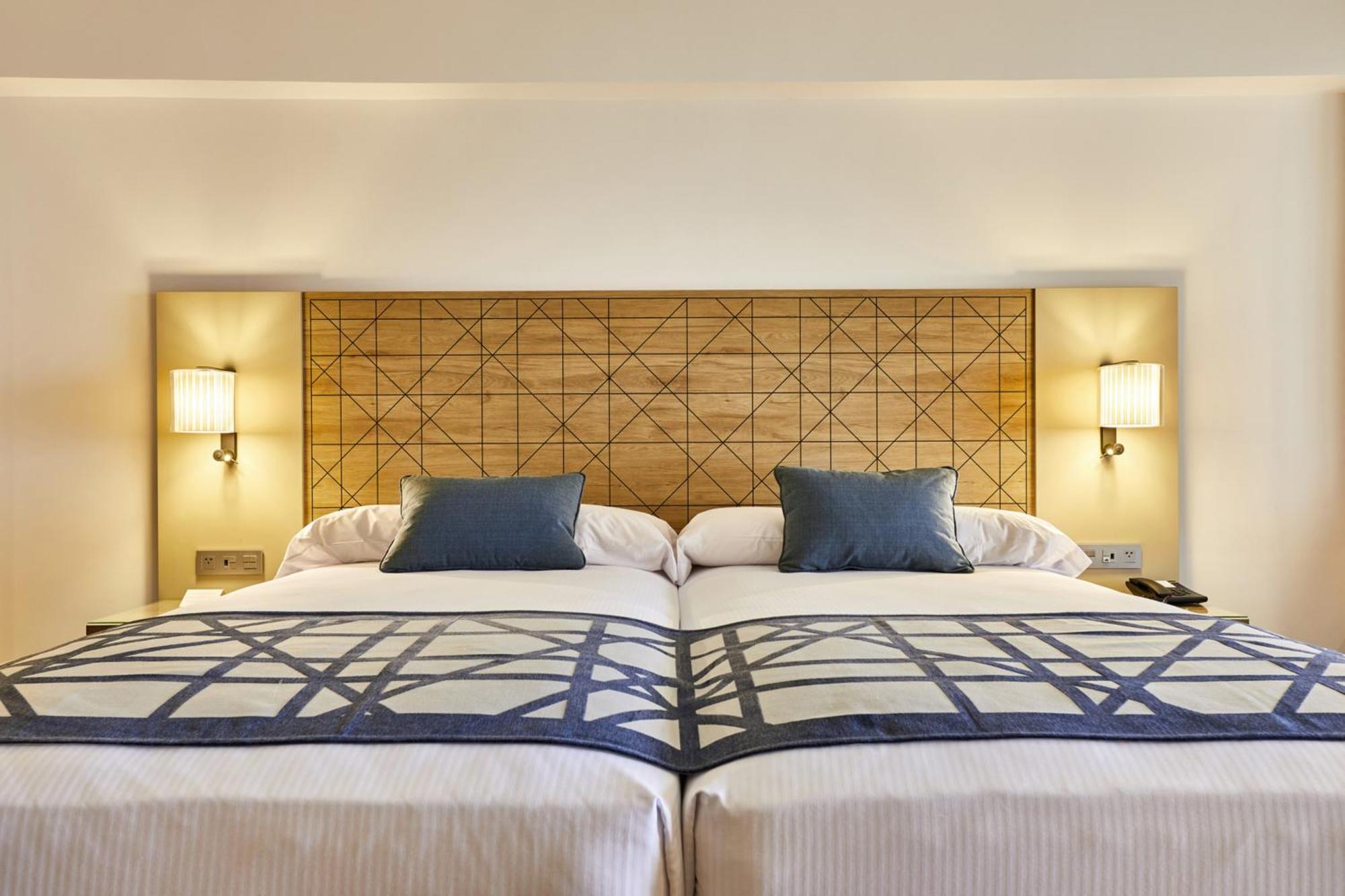 Large Junior Suite