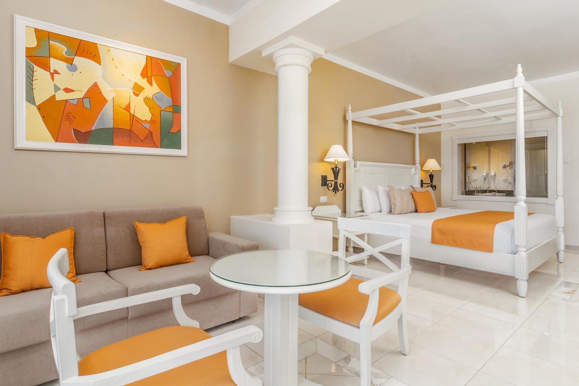 1 King Bed Ocean Front Deluxe Junior Suite SGL