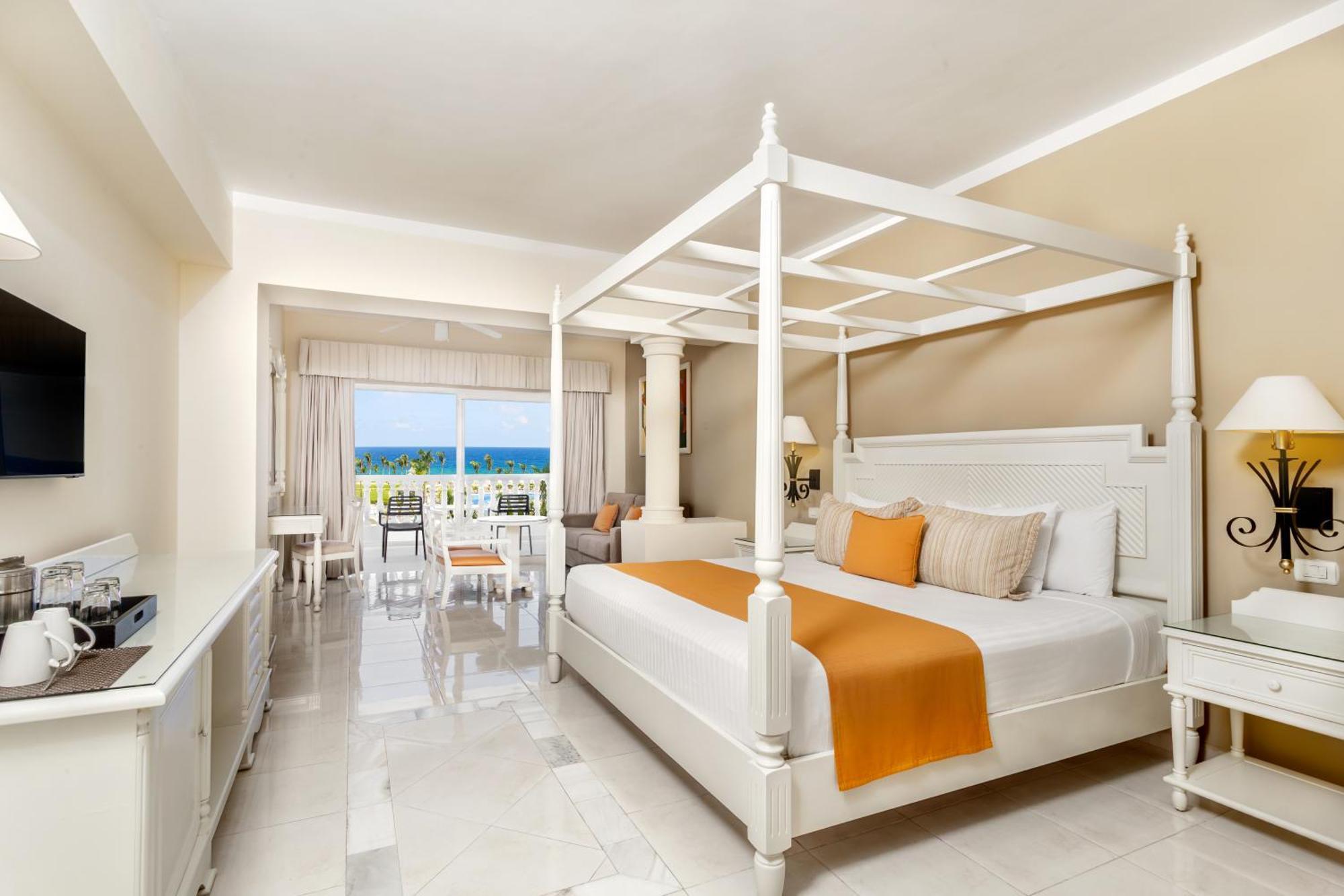 1 King Bed Ocean Front Deluxe Junior Suite SGL