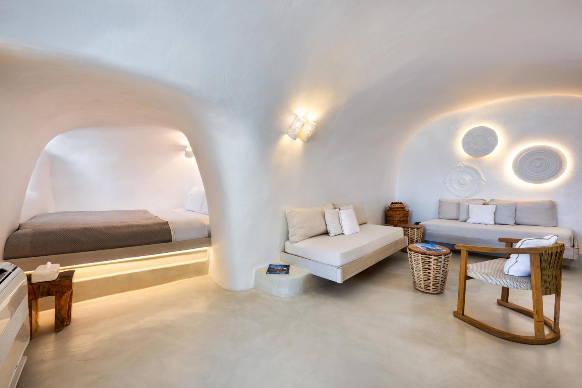 Signature Cave Suite outdoor jacuzzi