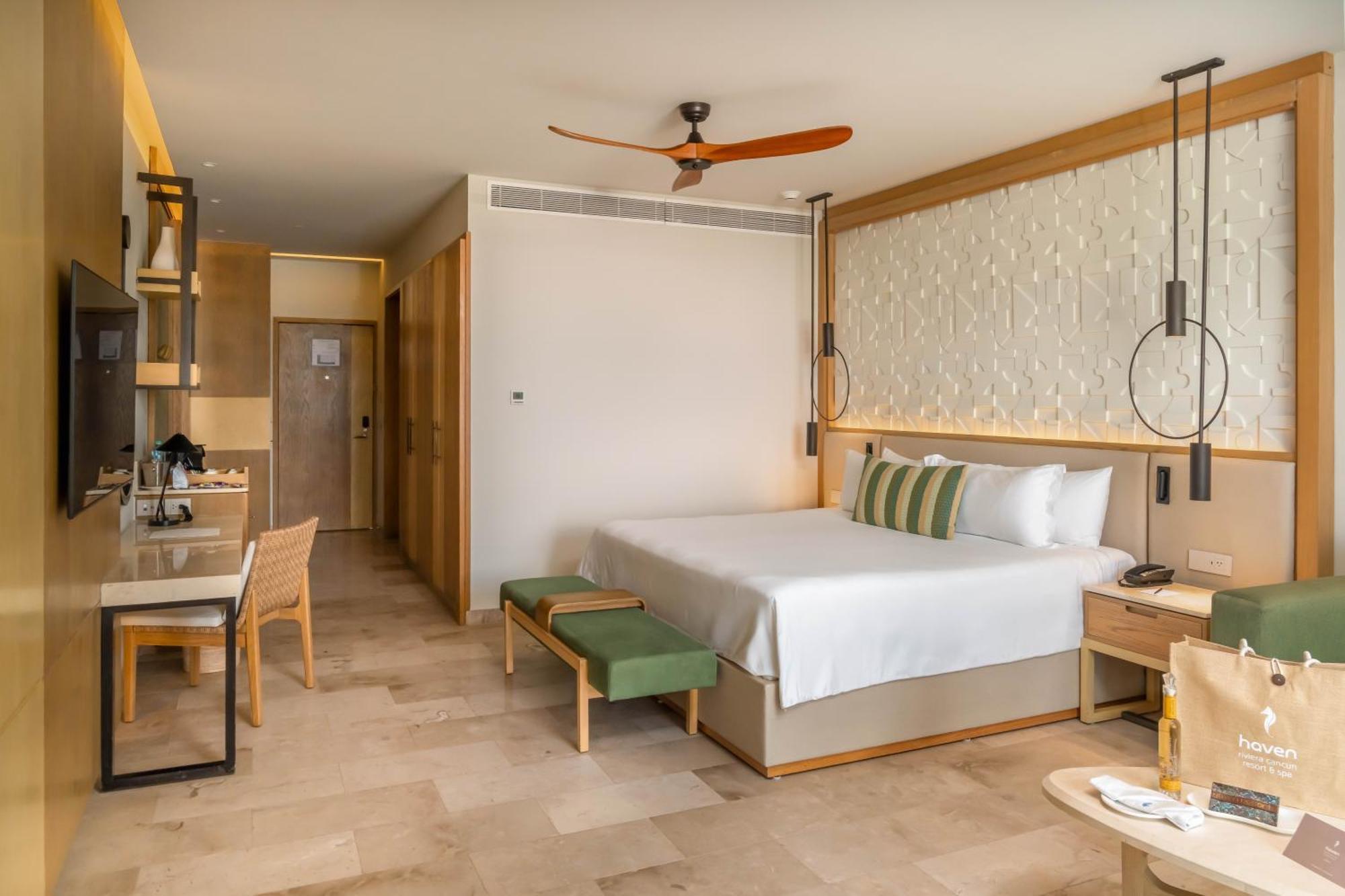 Serenity Club Swim Out Partial Ocean View King Bed Junior Suite