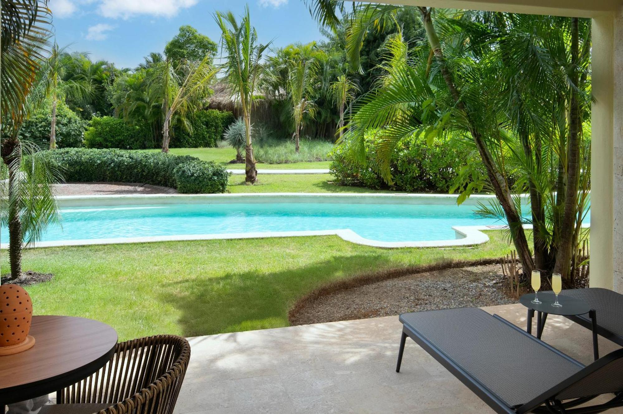 Swim-Up Superior King Suite