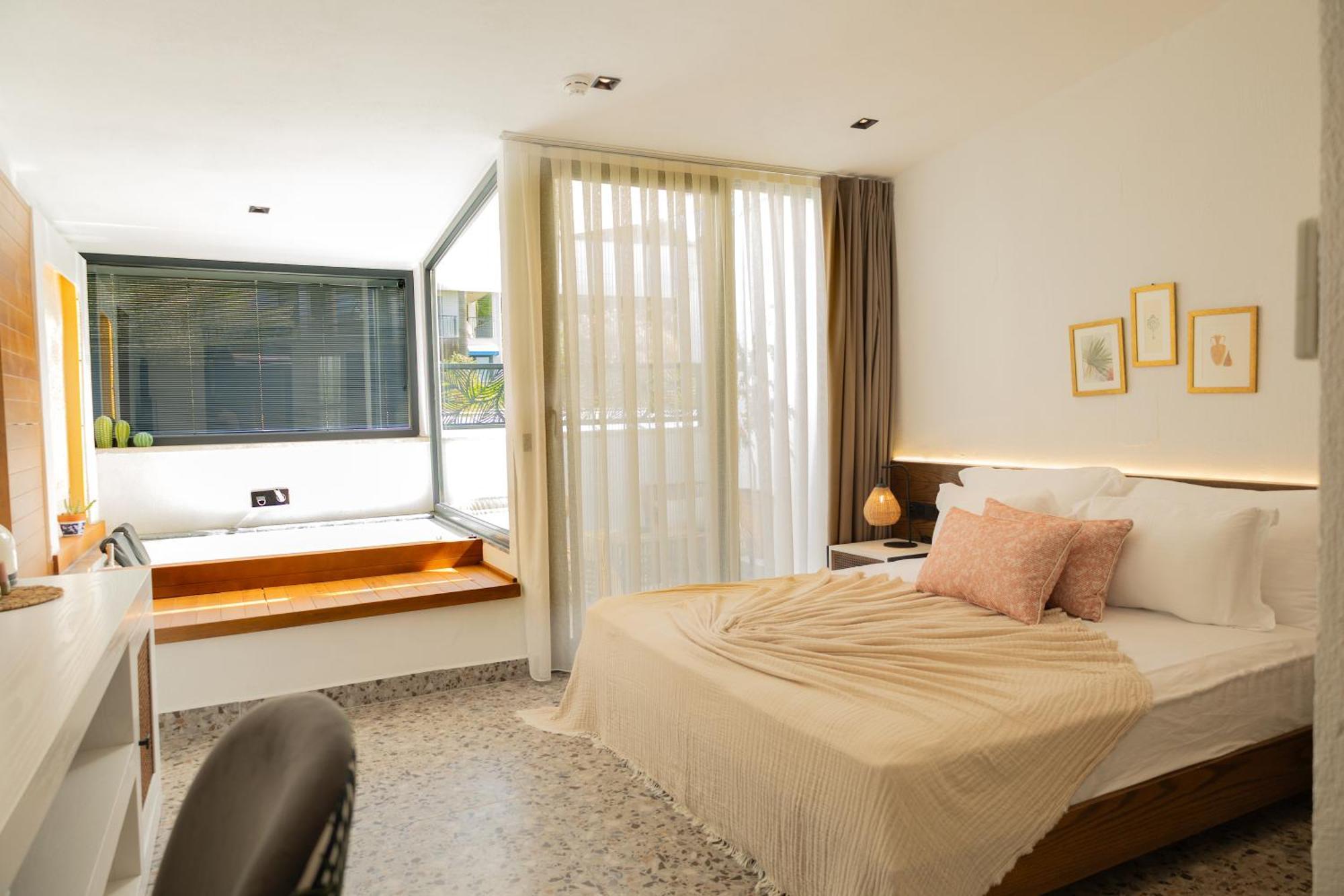 Honeymoon Room