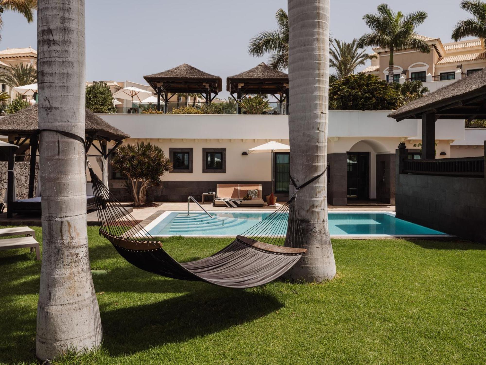 Redlevel Villa with Private Pool