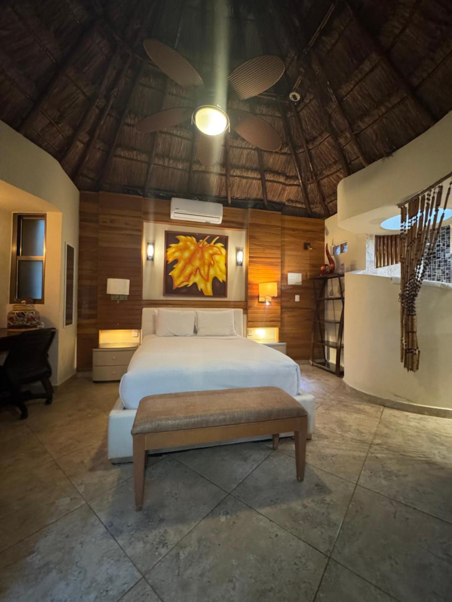 Habitación Boutique Amarilla con cama grande