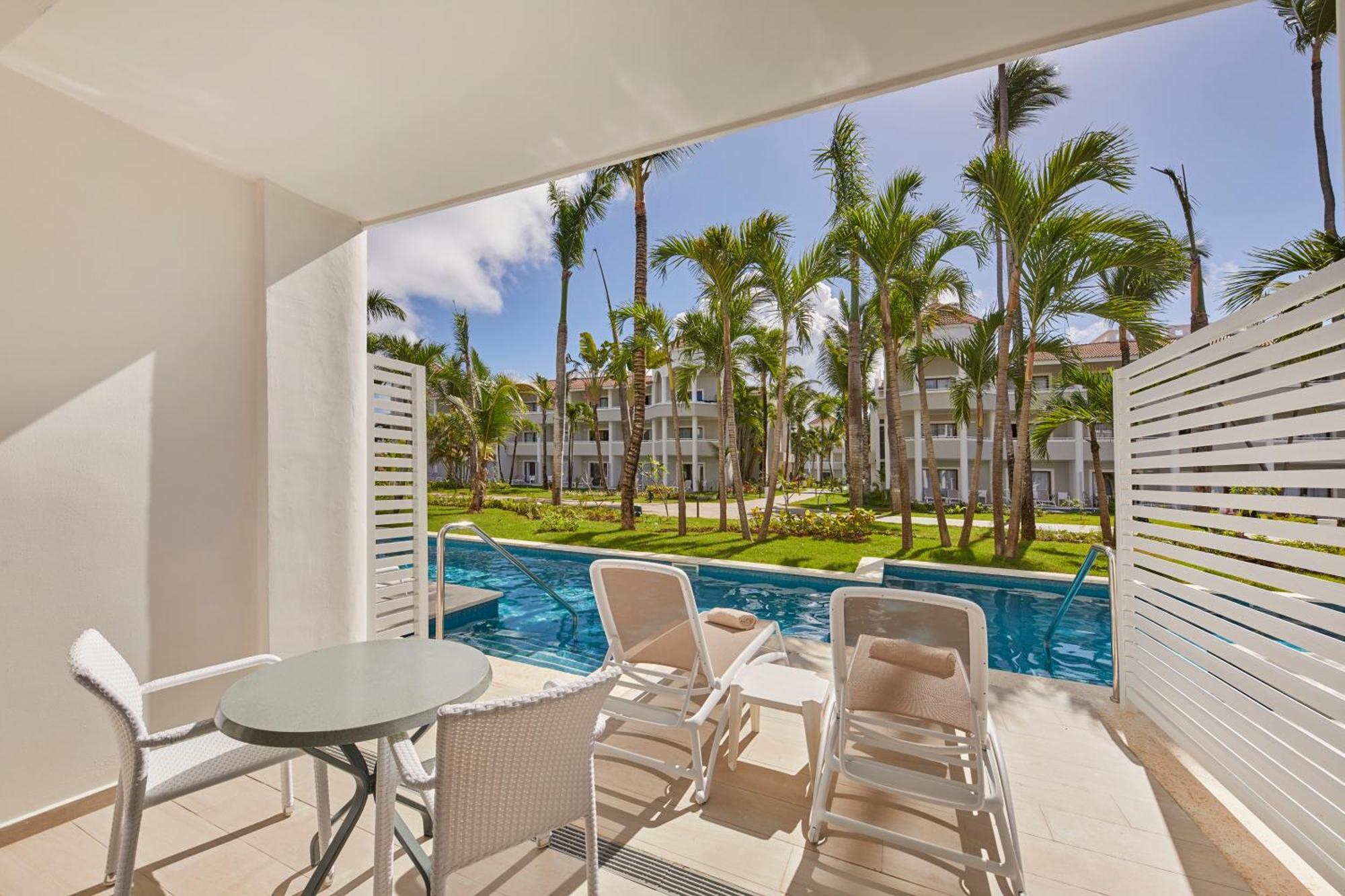 1 King Bed Swim Up Premium Junior Suite SGL