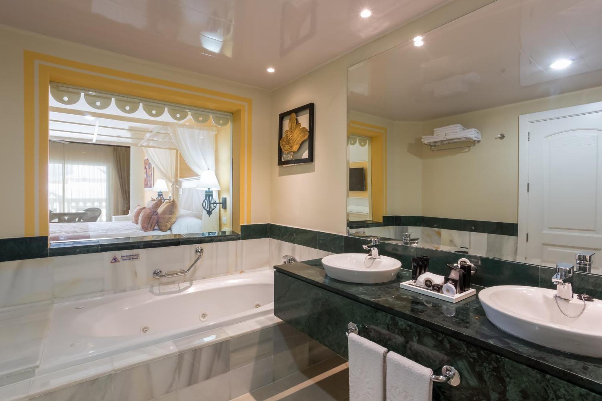 1 King Bed Junior Suite SGL