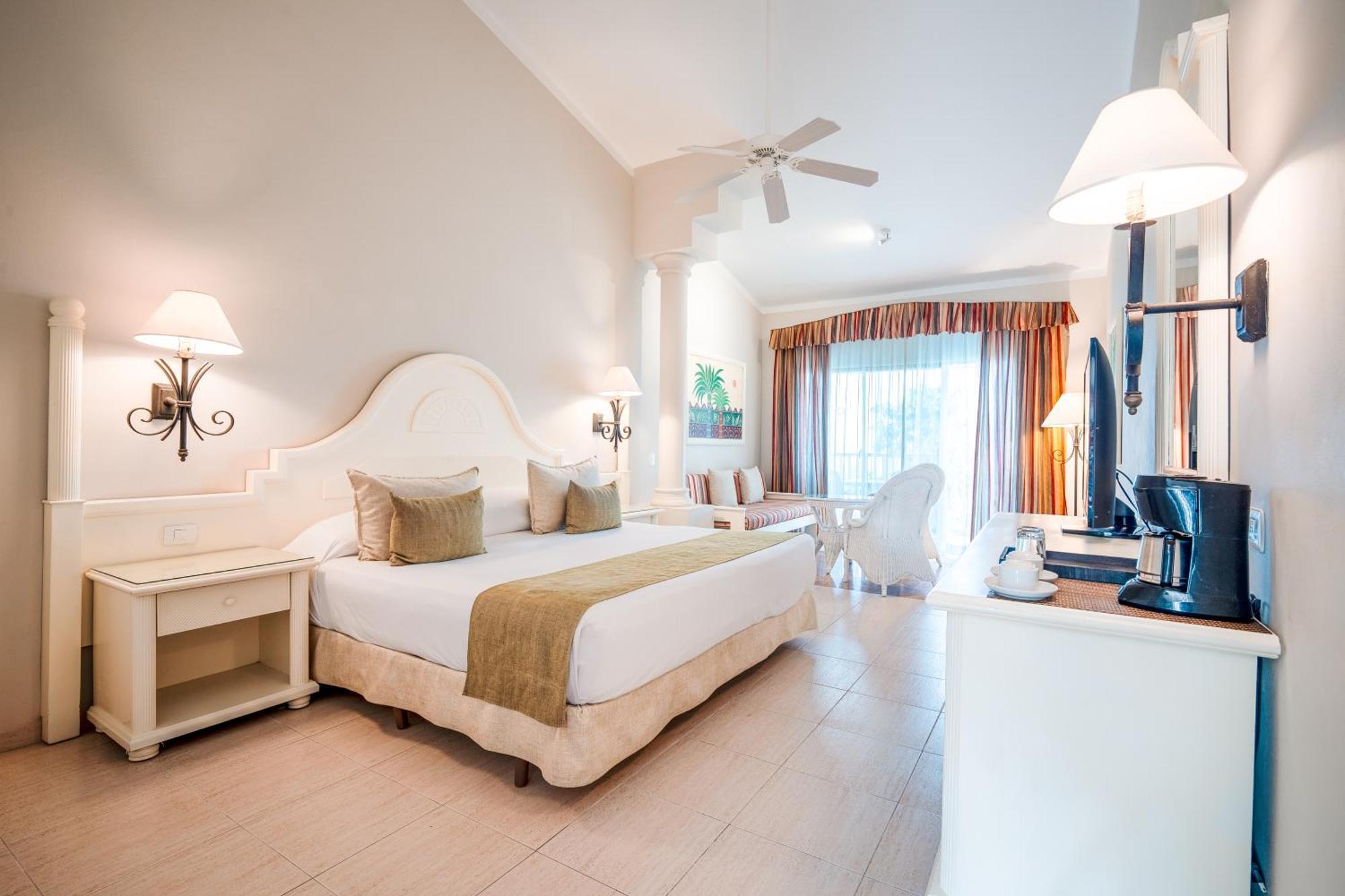 1 King Bed Ocean Front Junior Suite SGL