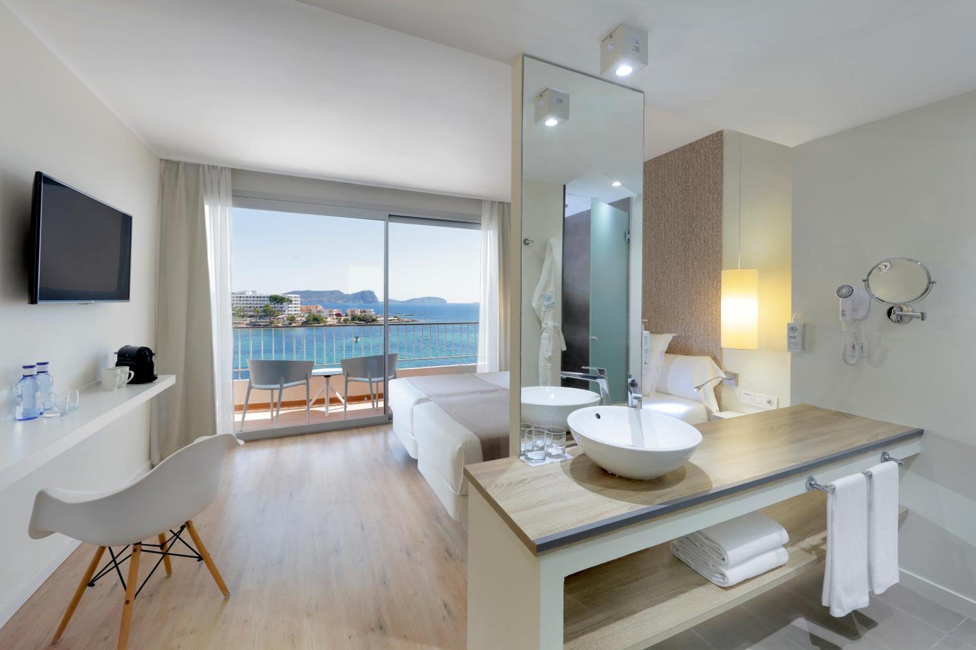 Habitación Doble Superior con vistas frontales al mar