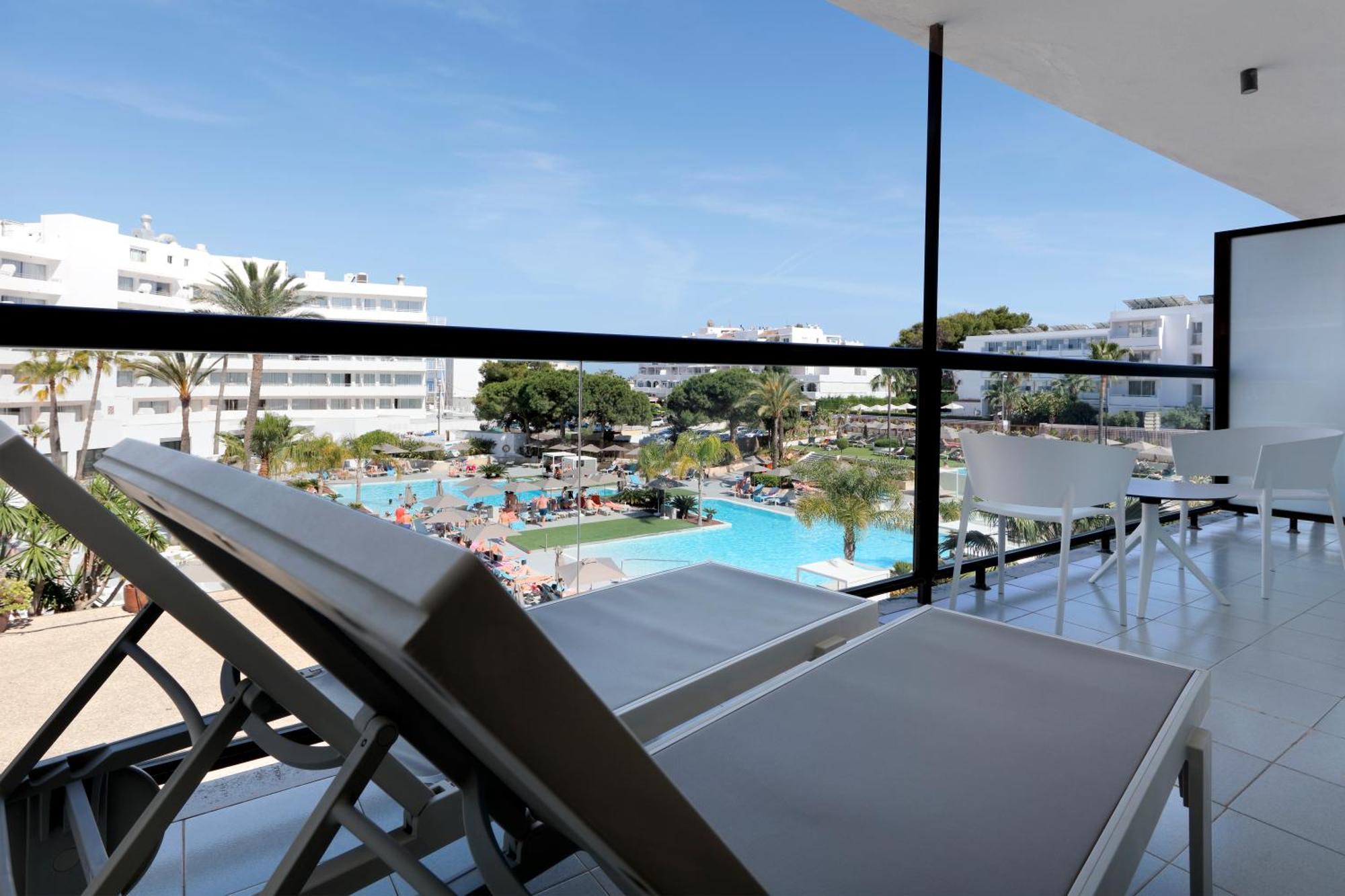 Junior Suite Pool View