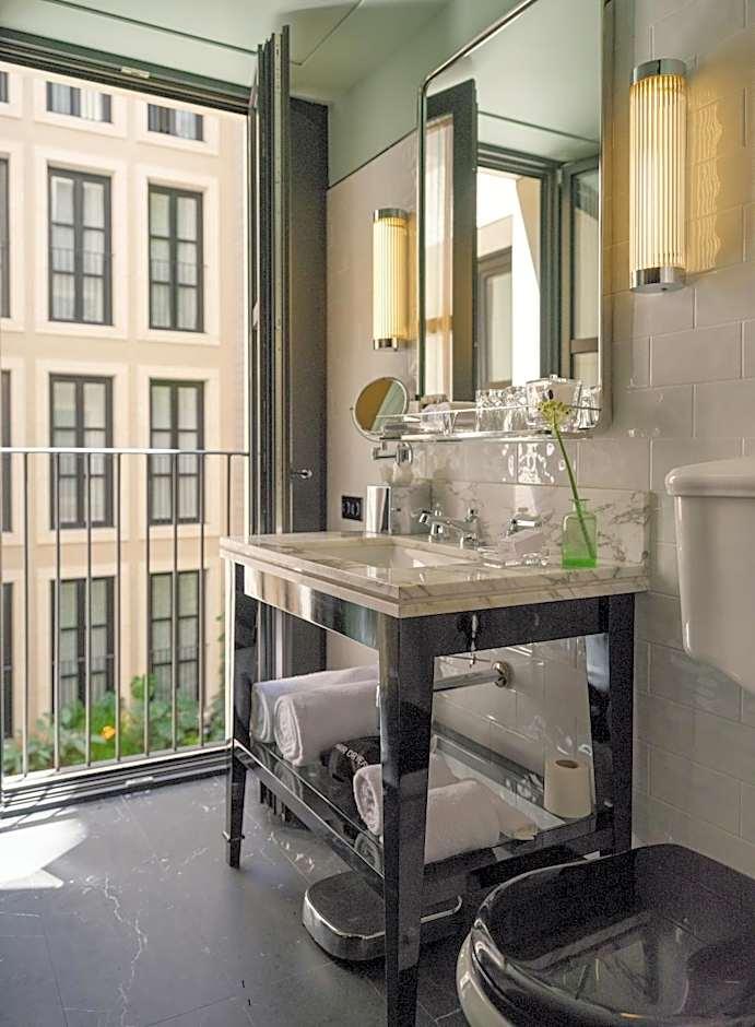Medium Room