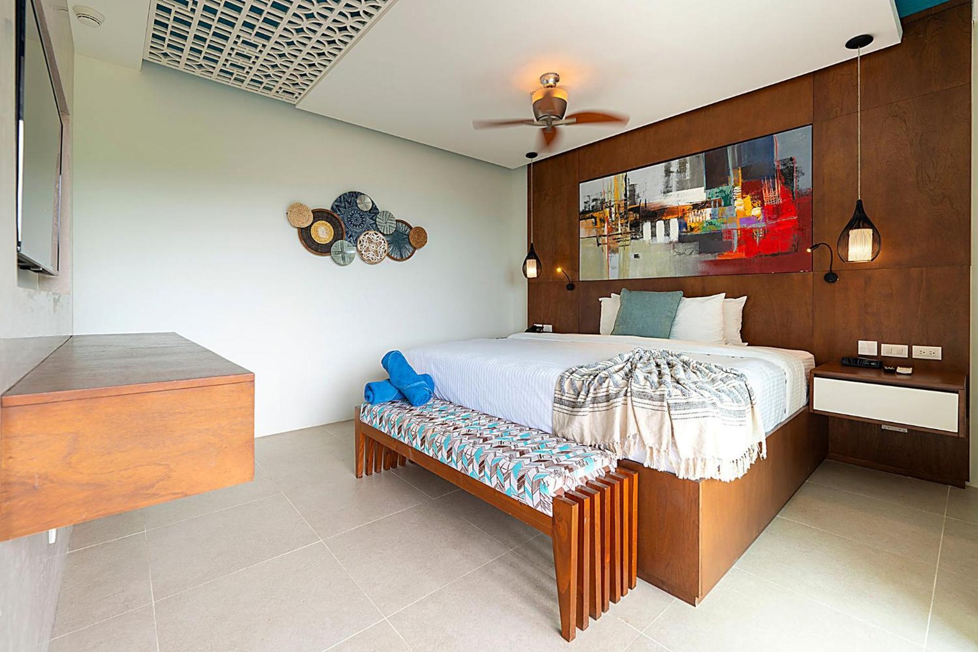 Suite Junior con cama extragrande y vistas a la isla y al océano