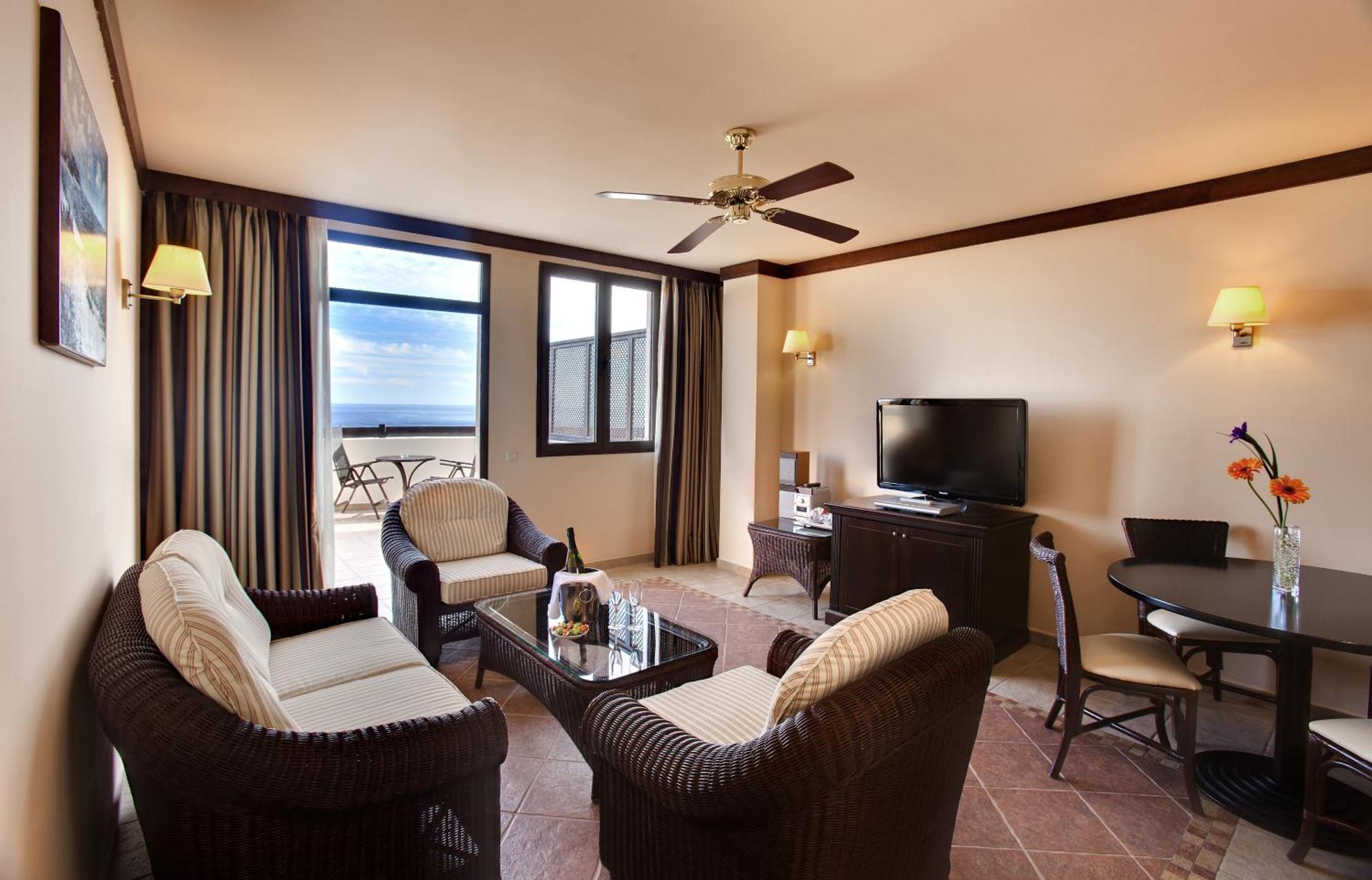 Deluxe Suite with Sea View