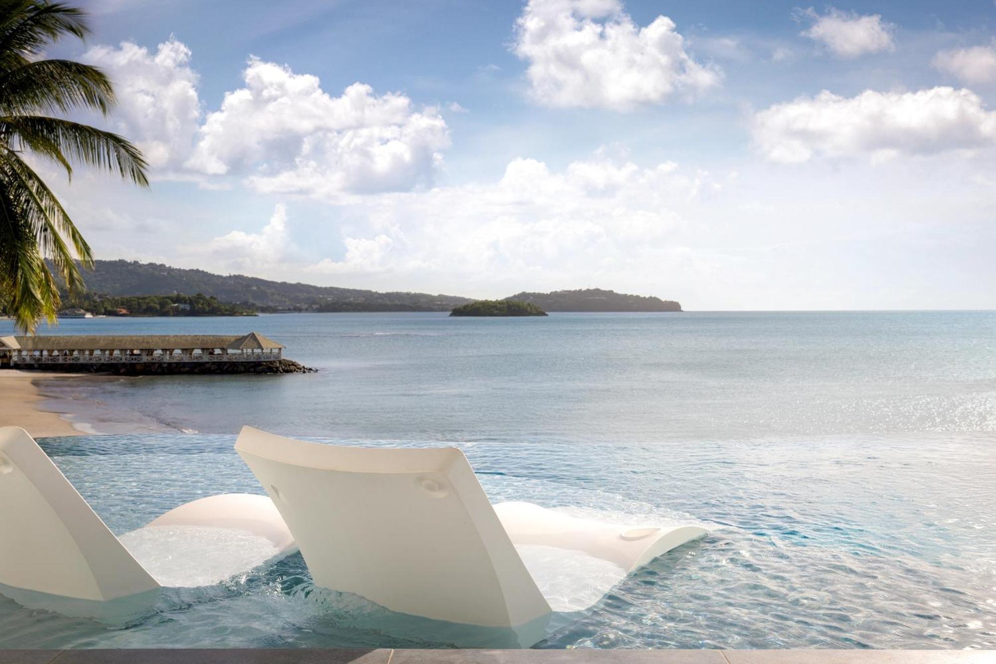 Preferred Club Bungalow Suite Ocean Front Swim Out King