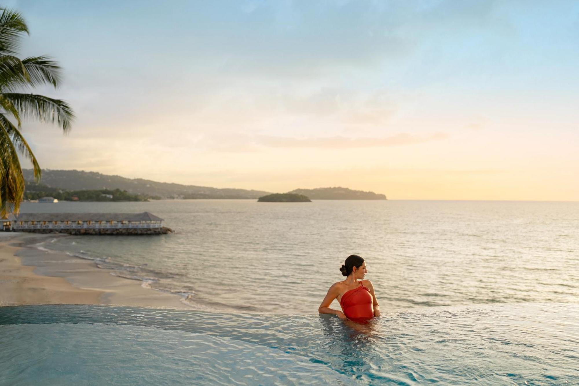Preferred Club Bungalow Suite Ocean Front Swim Out King