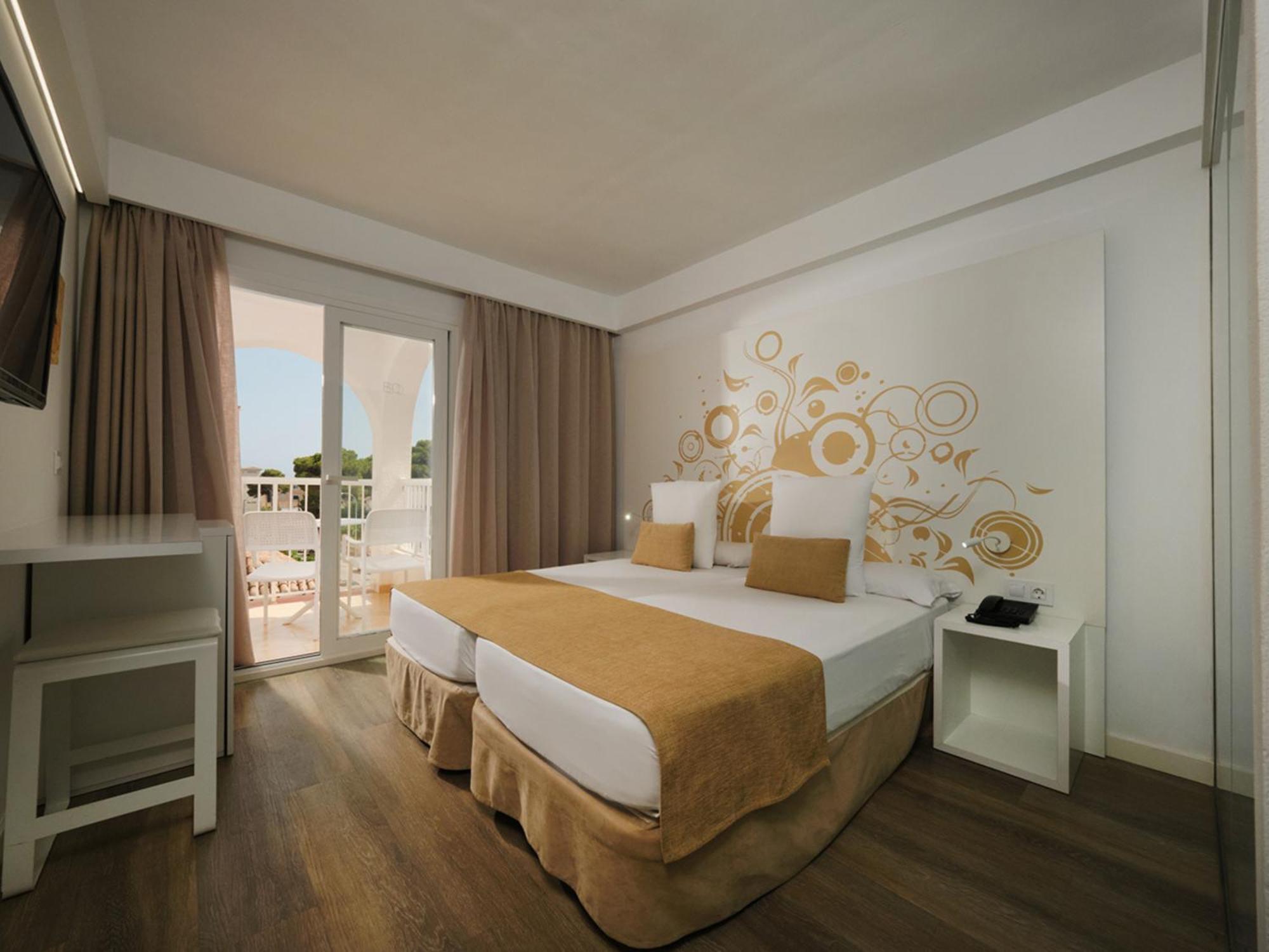 Standard Double or Twin Room Balcony