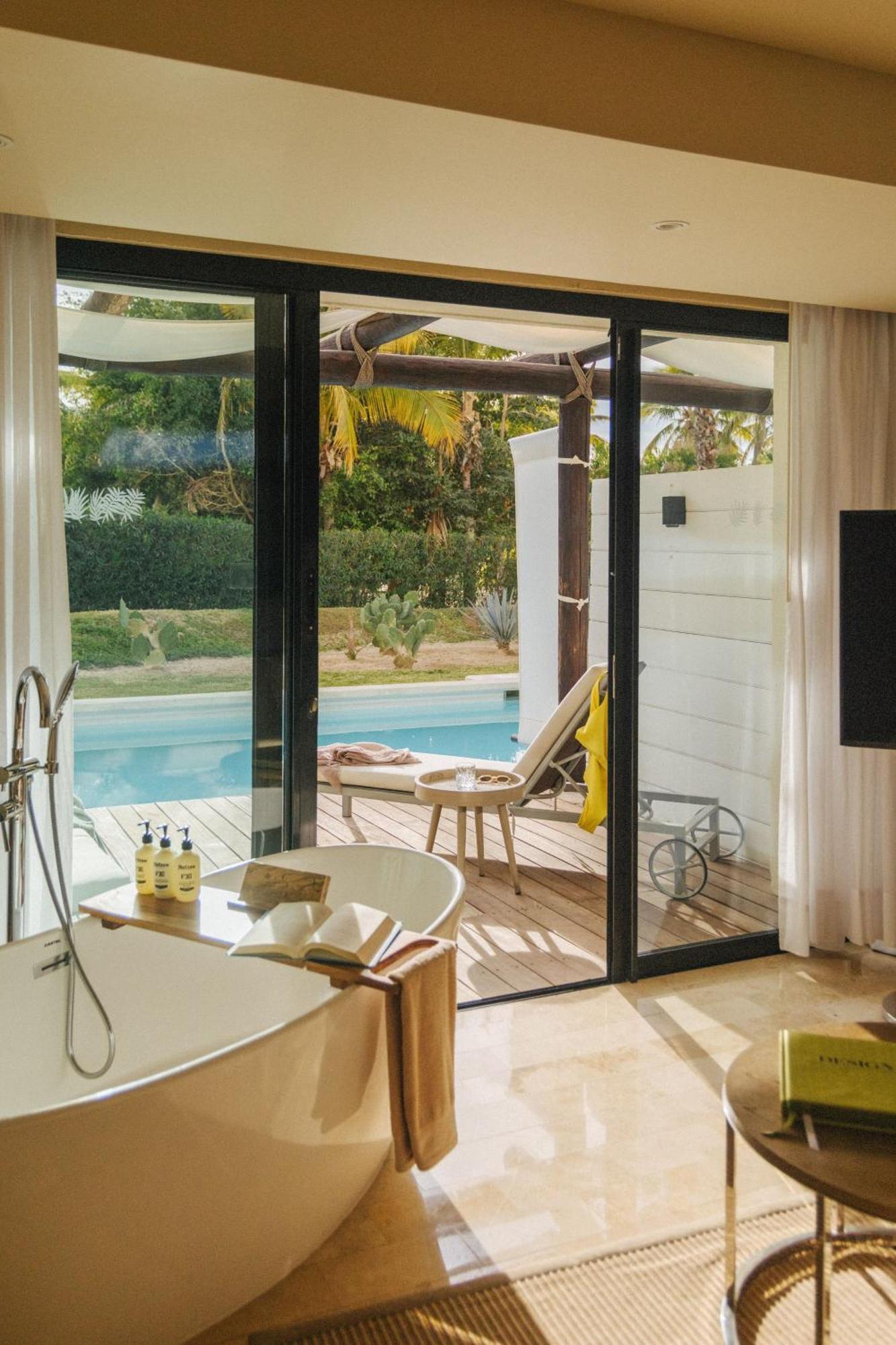 The Reserve Suite Swim Up King