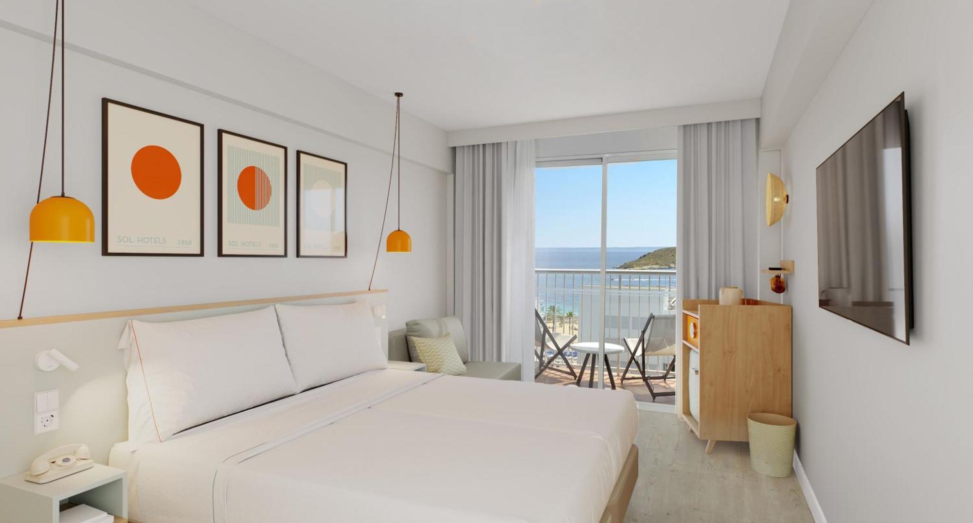 Double or Twin Room Sea View