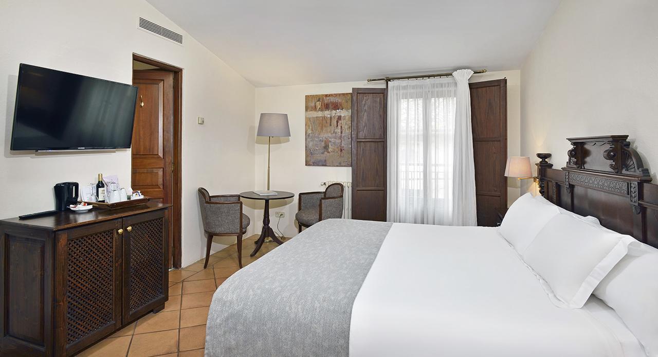 Double Room,725033188:JPEG