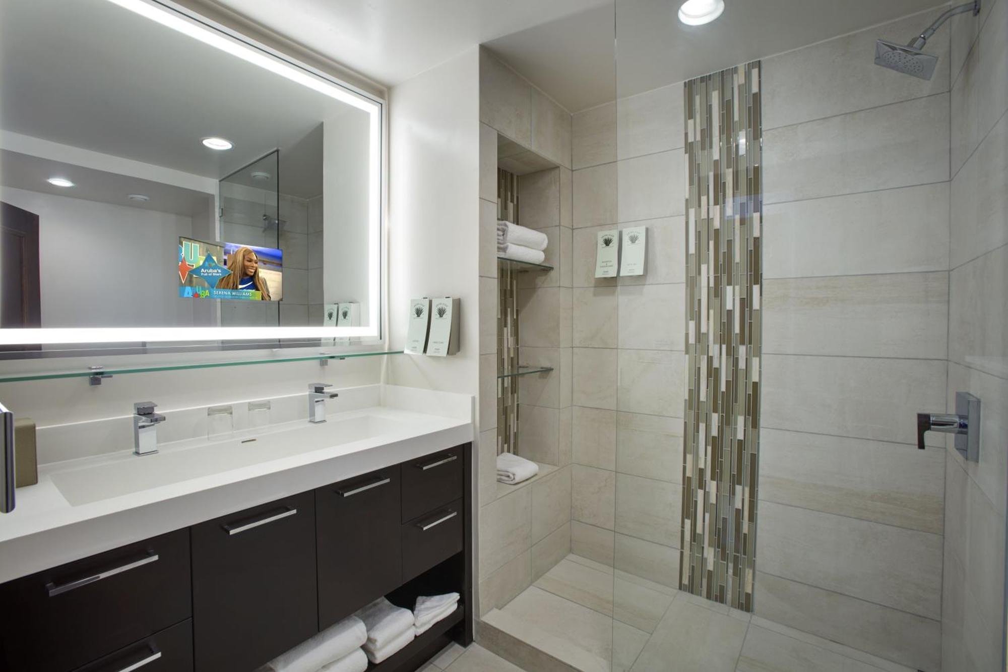 Tara Suite - Oceanfront with King Bed