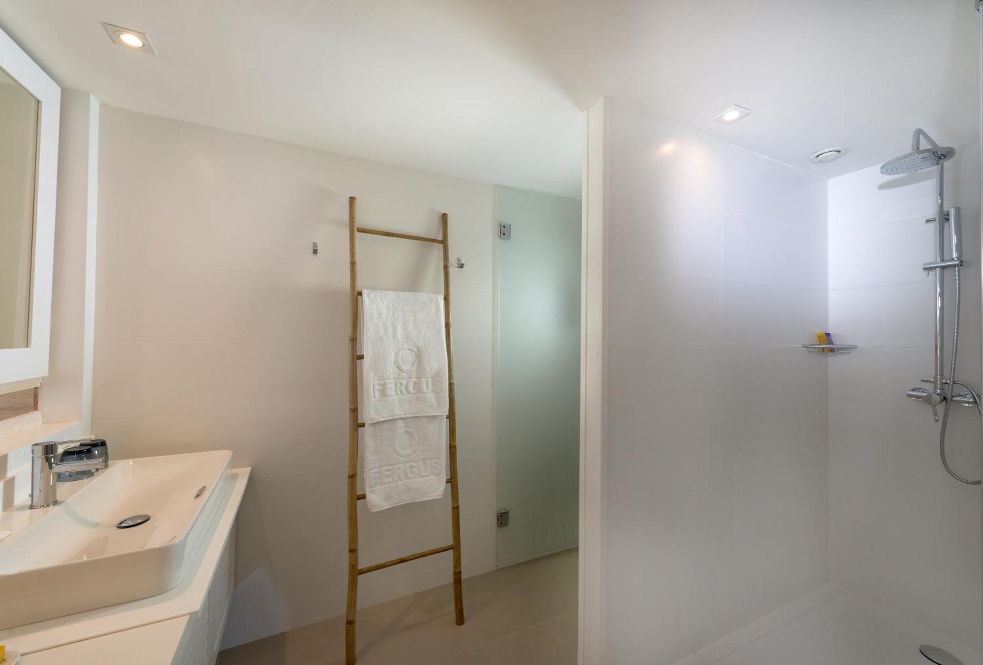 Double Swim Up Room