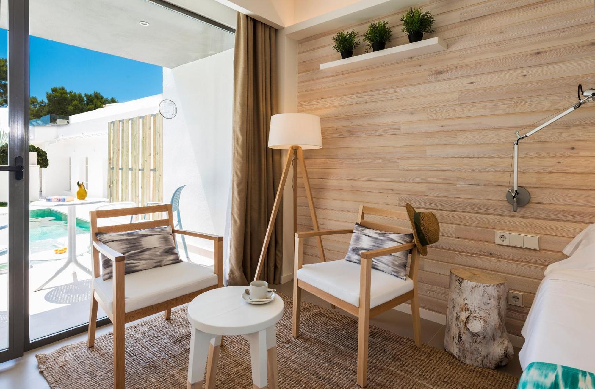 Double Swim Up Room