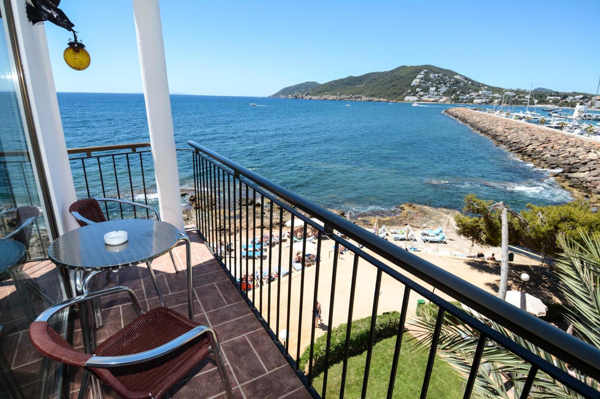 Habitación Doble Deluxe con balcón y vistas al mar